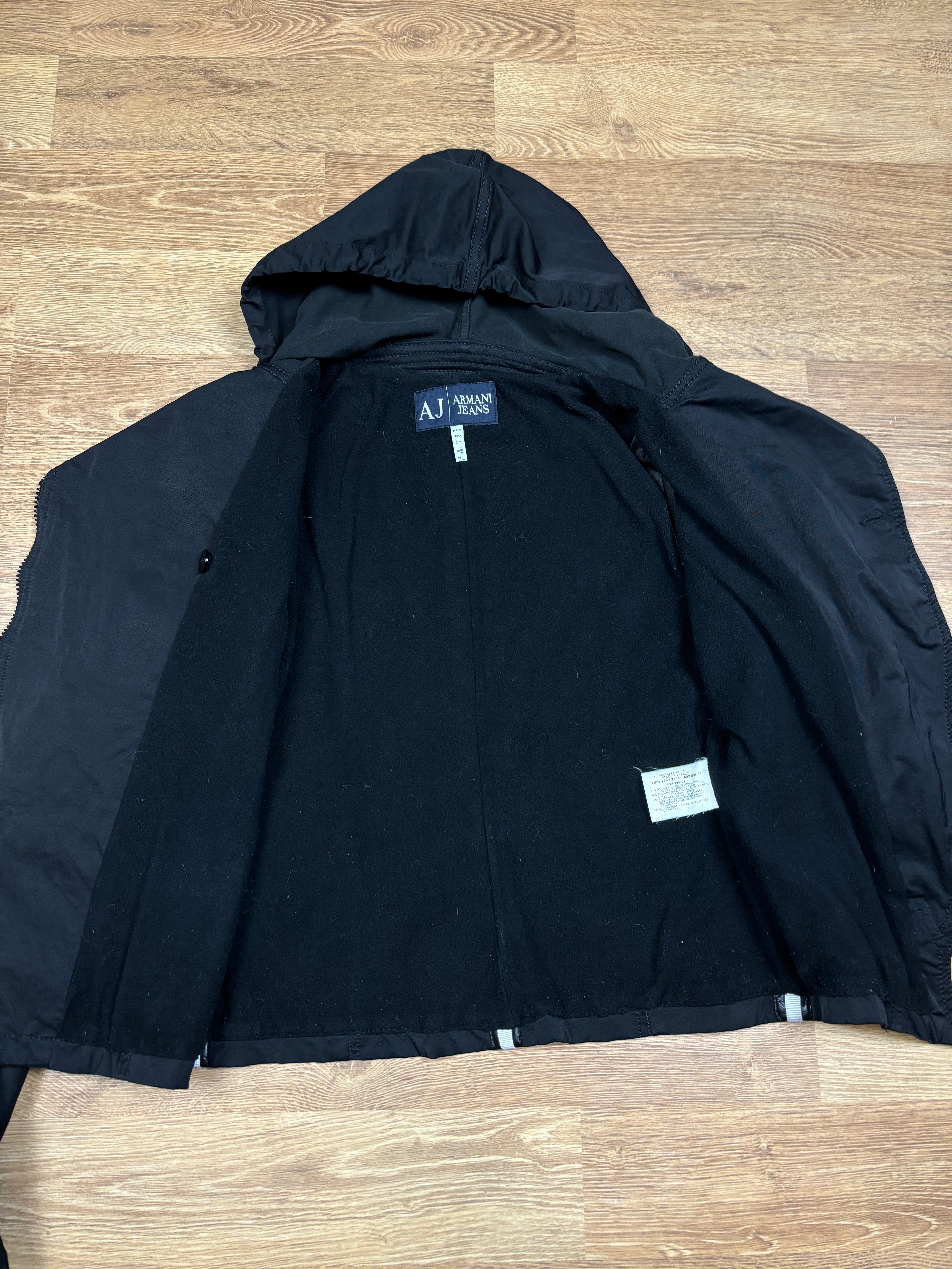 Chaqueta con capucha y cremallera técnica asimétrica Armani Jeans de los 2000