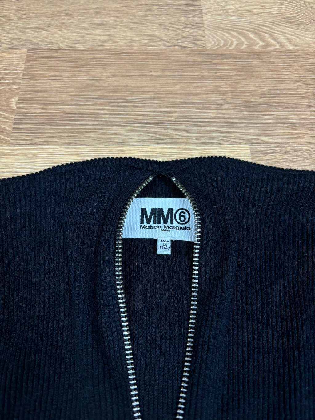 Suéter de punto con cremallera y logo MM6 de Maison Margiela