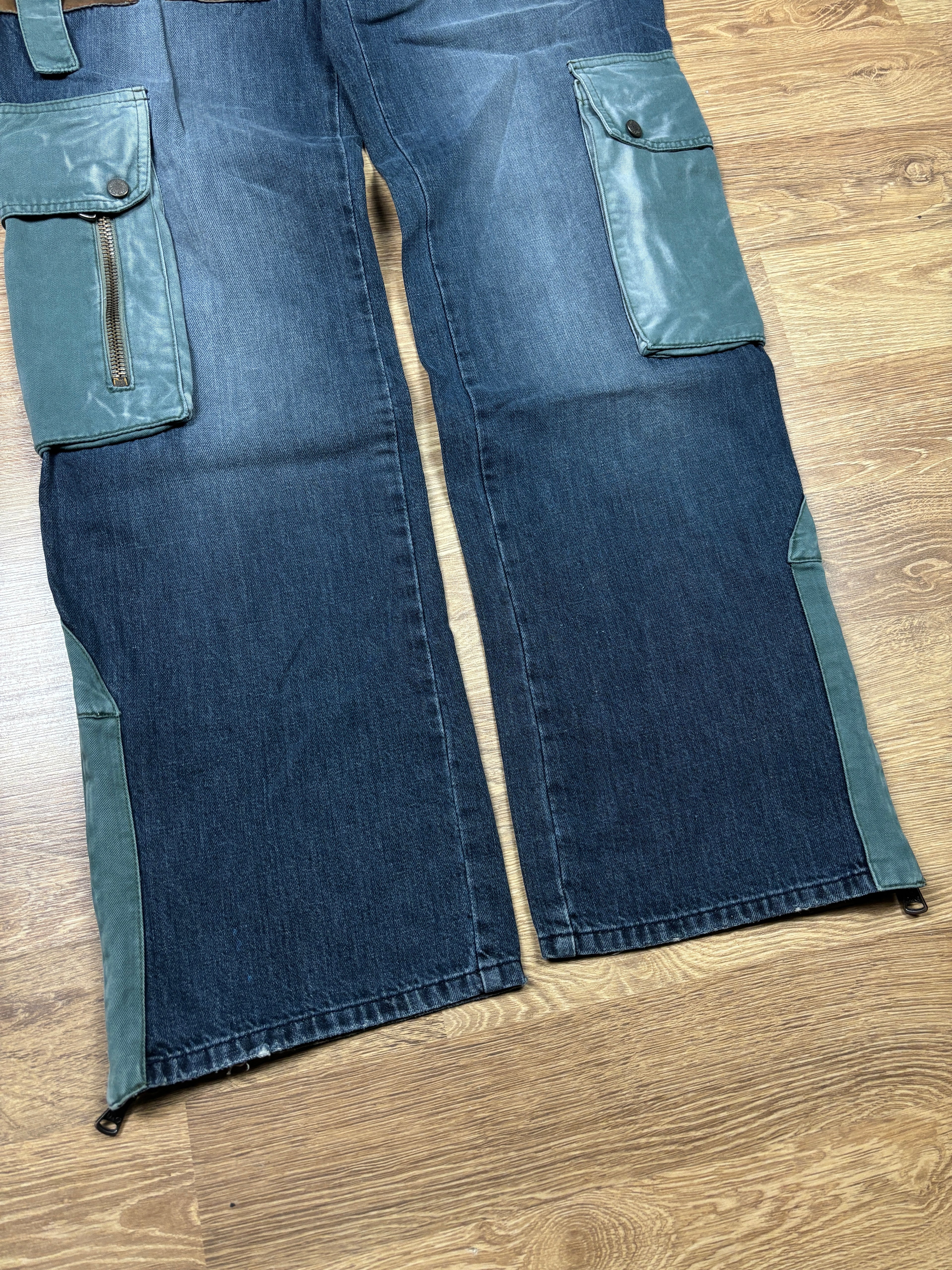 Vaqueros cargo vaqueros Dolce & Gabbana AW2003 con múltiples bolsillos y cremallera