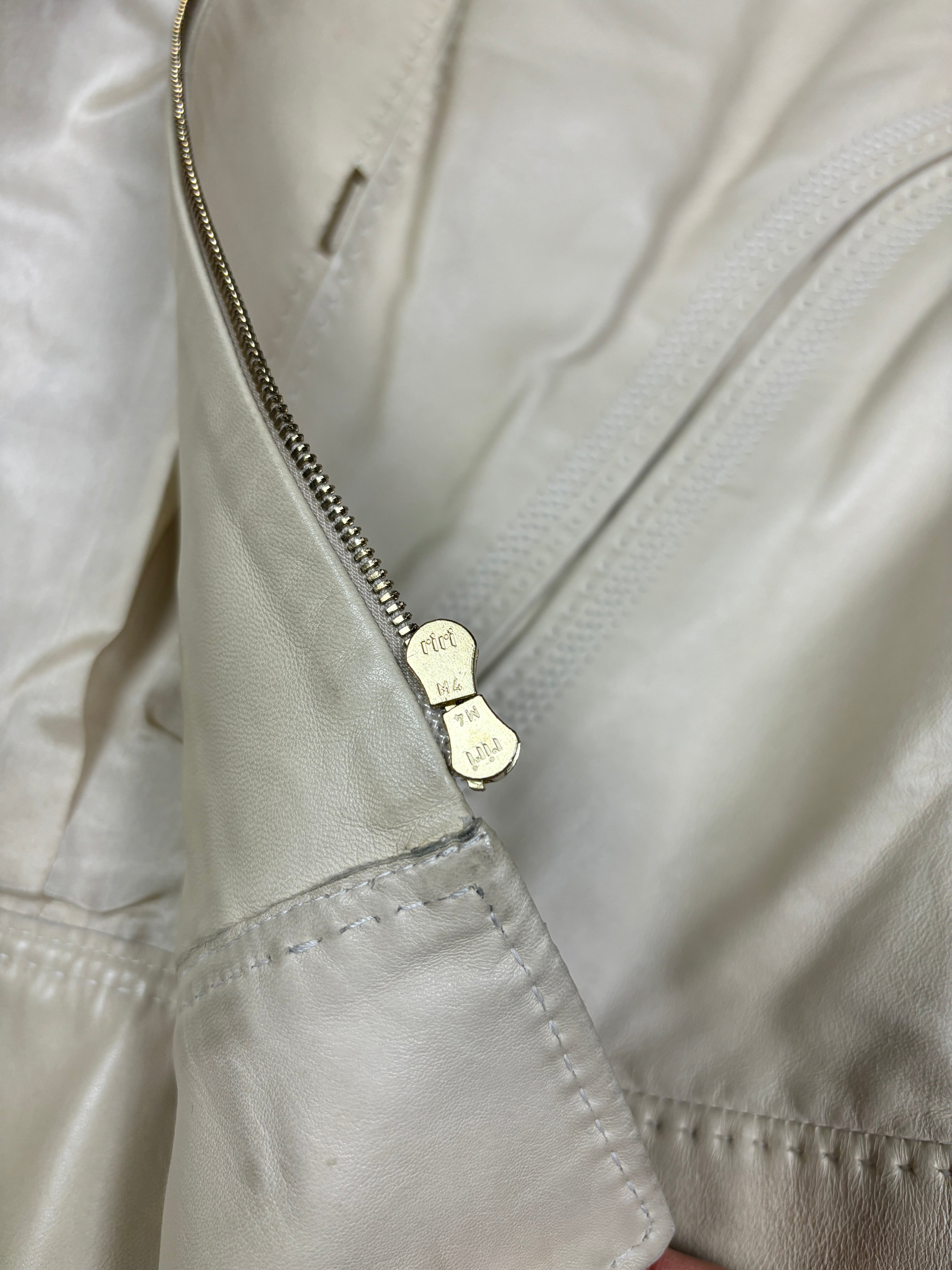 Chaqueta de cuero color crema Gucci Era Frida Giannini