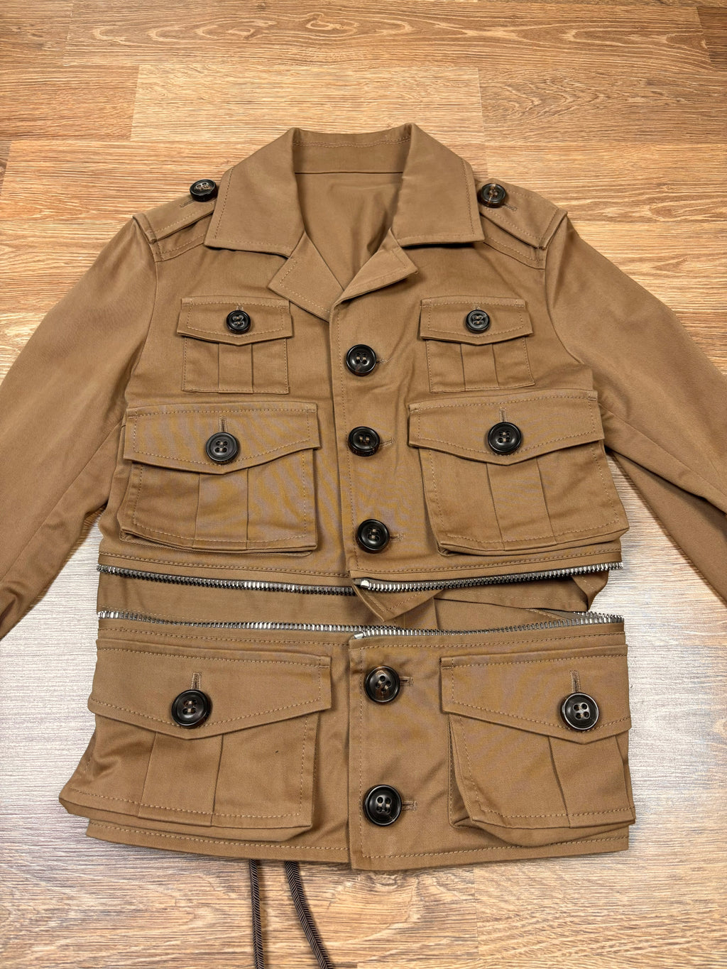 Chaqueta utilitaria Dsquared2 con múltiples bolsillos y espalda tipo corsé