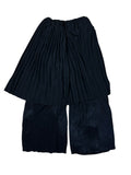 Pantalones con falda plisada en capas de Issey Miyake