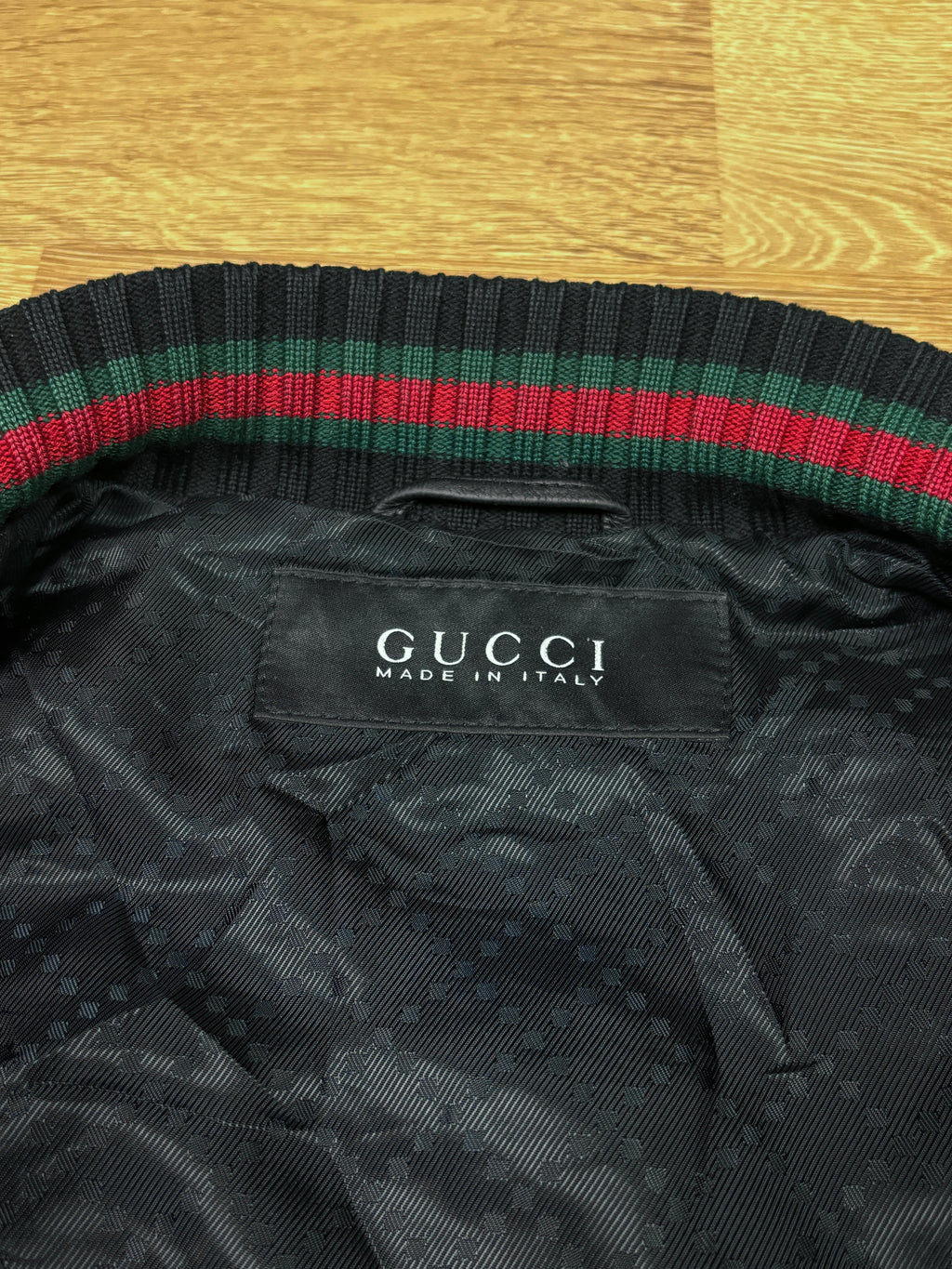 Chaqueta bomber de piel con franja web de Gucci de los 2000