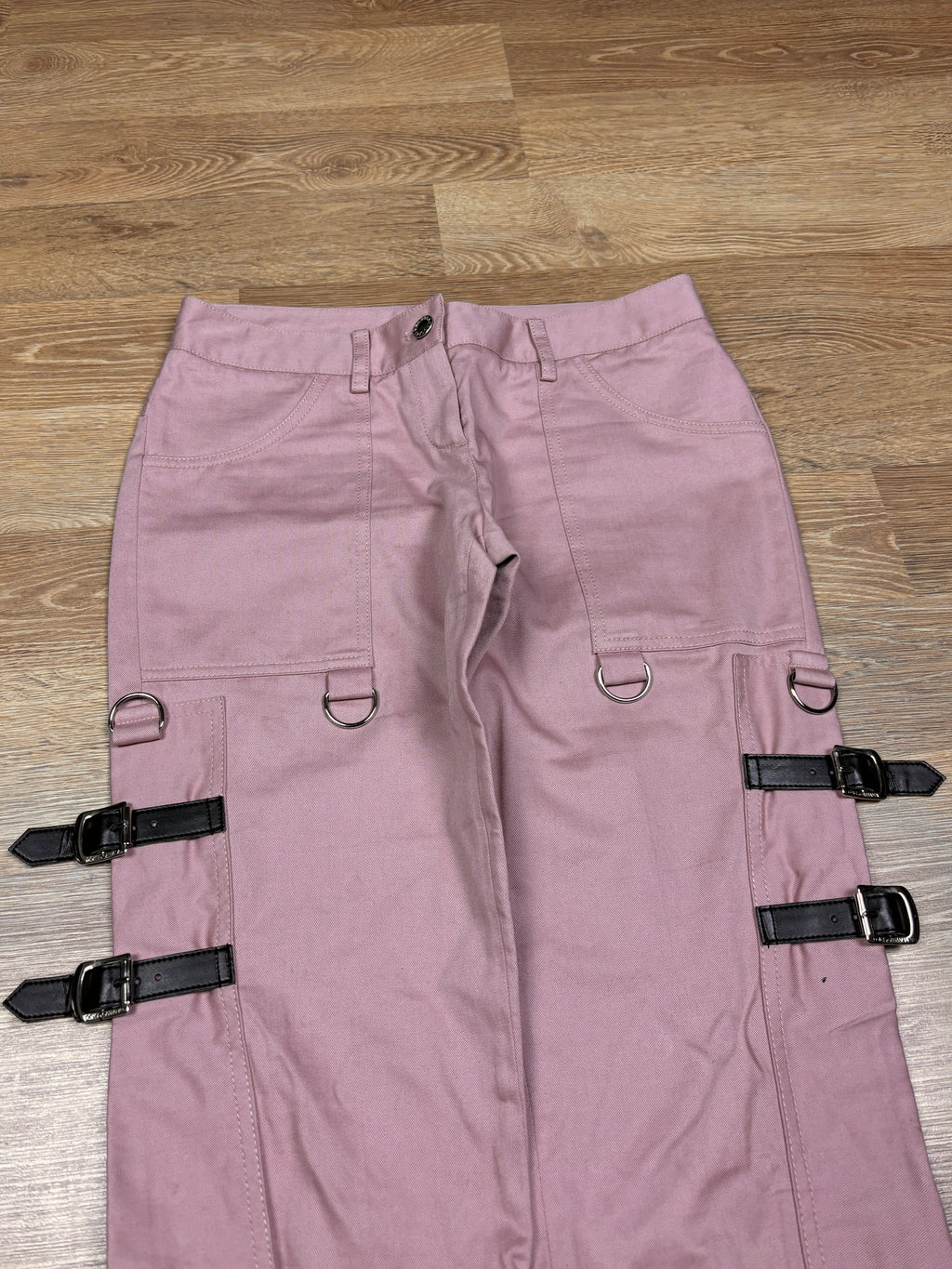 Pantalones utilitarios con tiras de bondage "SEX" de Dolce & Gabbana de la pasarela SS2003