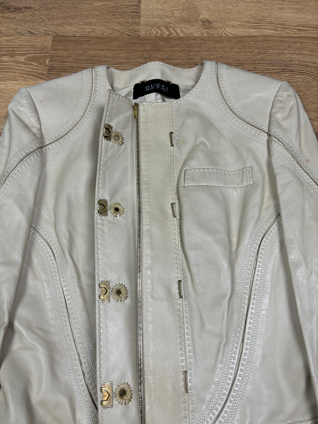 Chaqueta de cuero color crema Gucci Era Frida Giannini