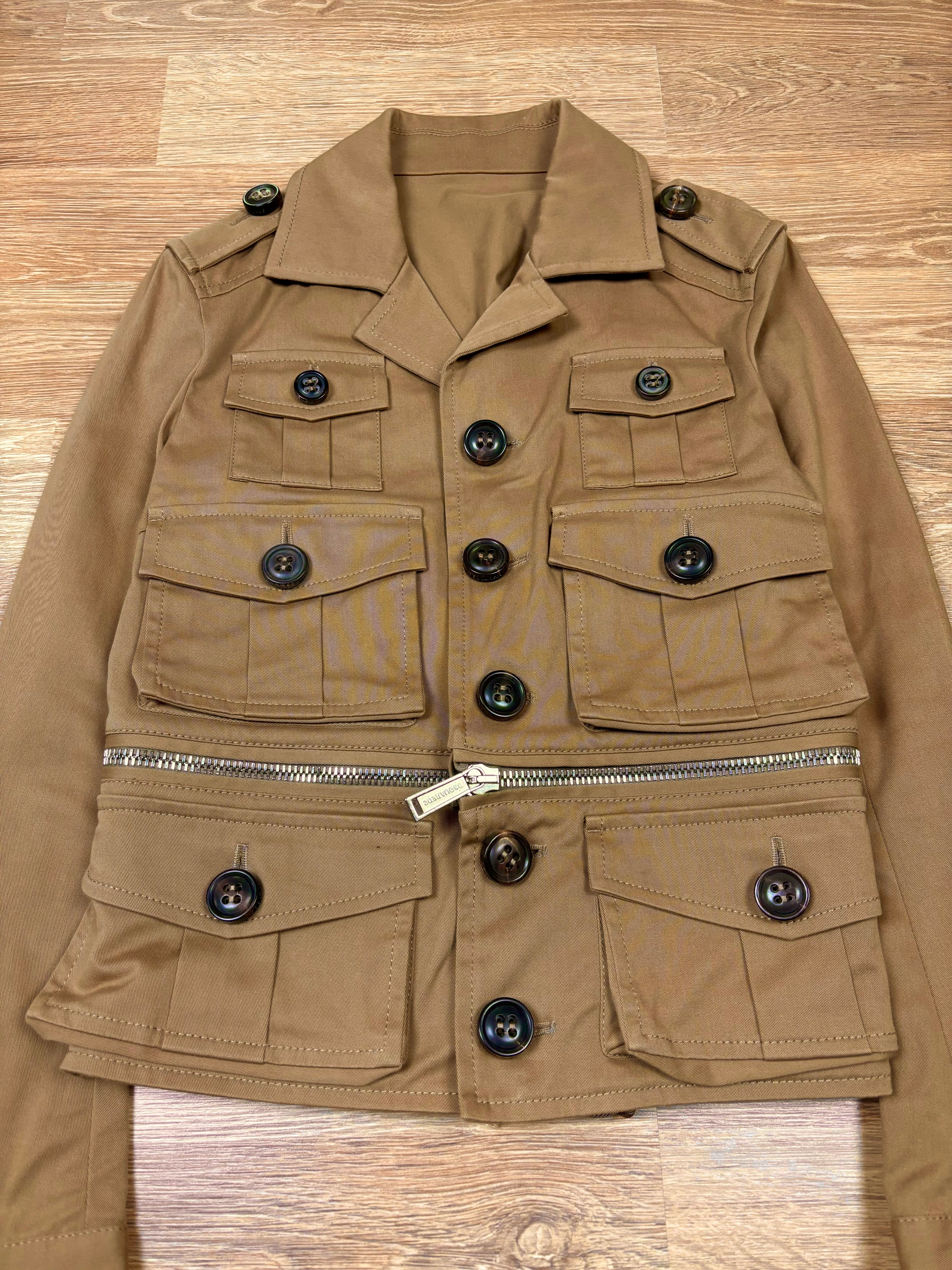 Chaqueta utilitaria Dsquared2 con múltiples bolsillos y espalda tipo corsé