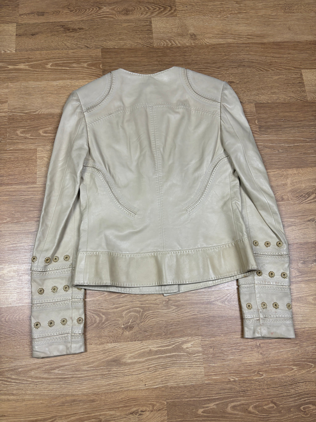 Chaqueta de cuero color crema Gucci Era Frida Giannini