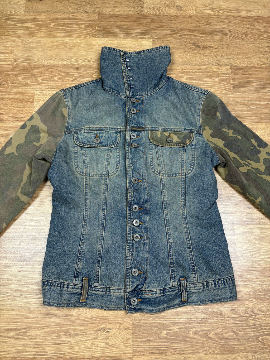 Chaqueta vaquera de Dolce & Gabbana FW2003 con mangas de camuflaje
