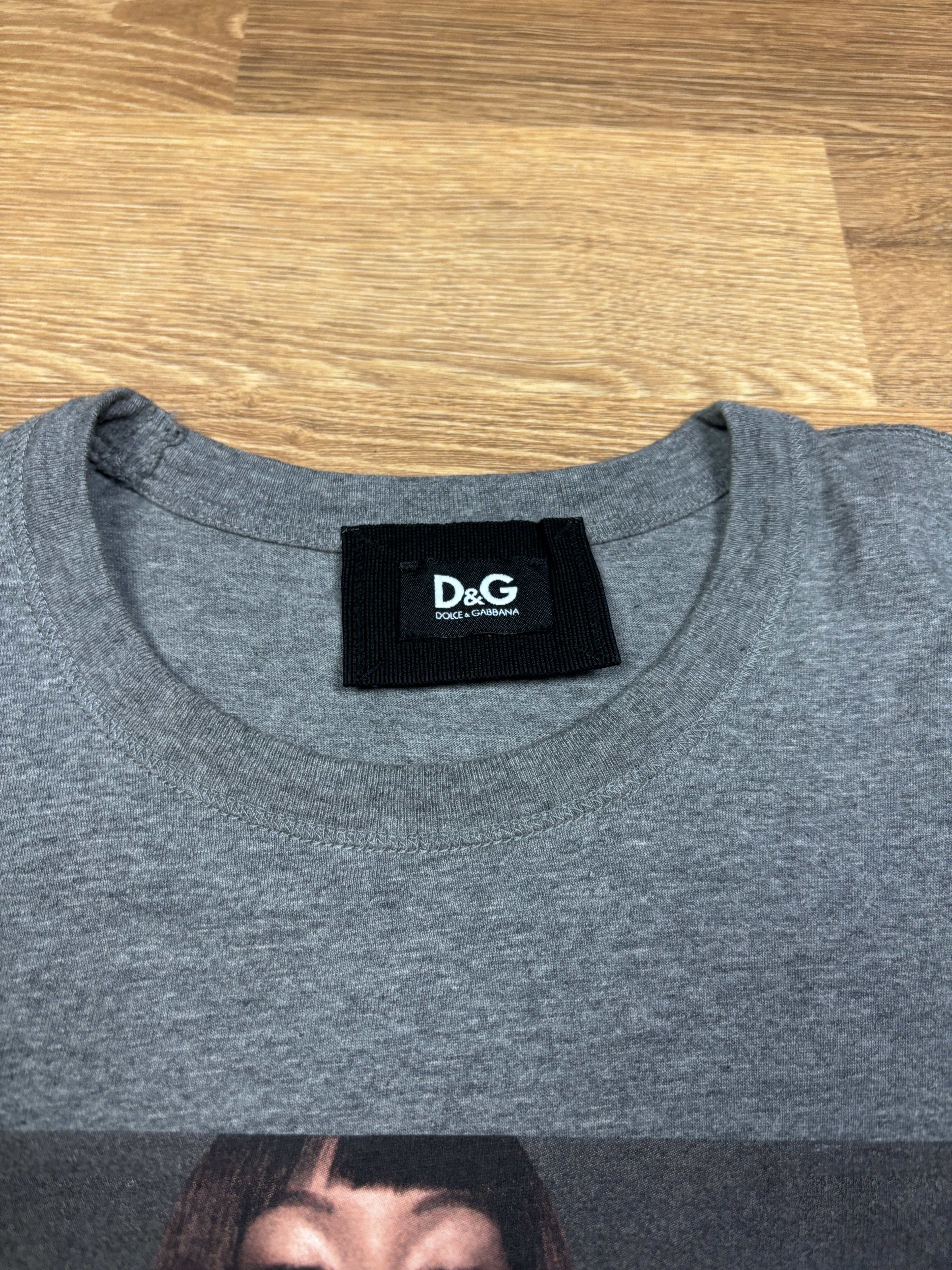 Camiseta gráfica D&G Naomi Campbell de los 2000