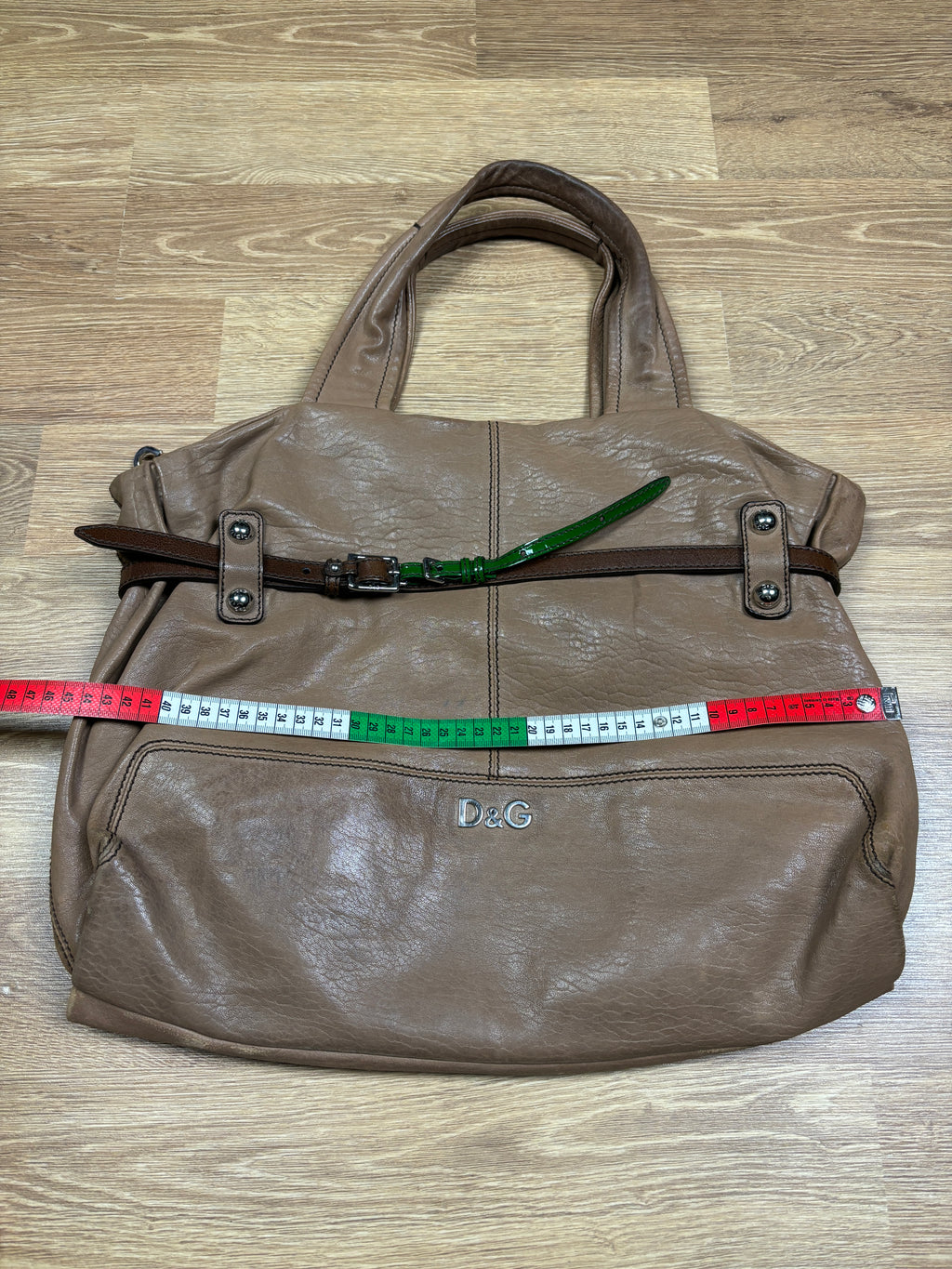 Bolso de hombro de cuero marrón de Dolce & Gabbana de los años 2000 con detalle de correa
