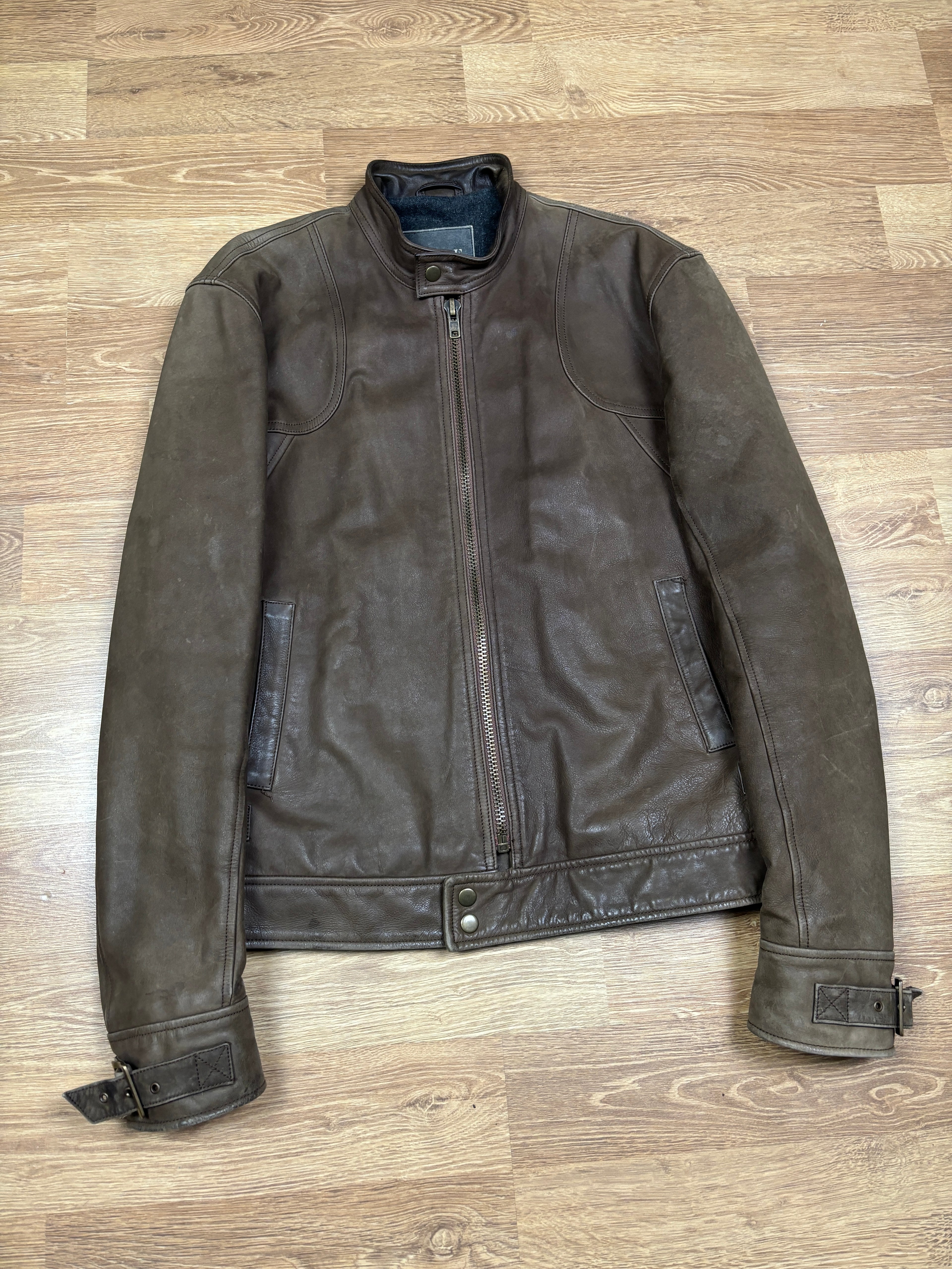 Chaqueta de cuero marrón desgastado Gianfranco Ferré de los años 2000