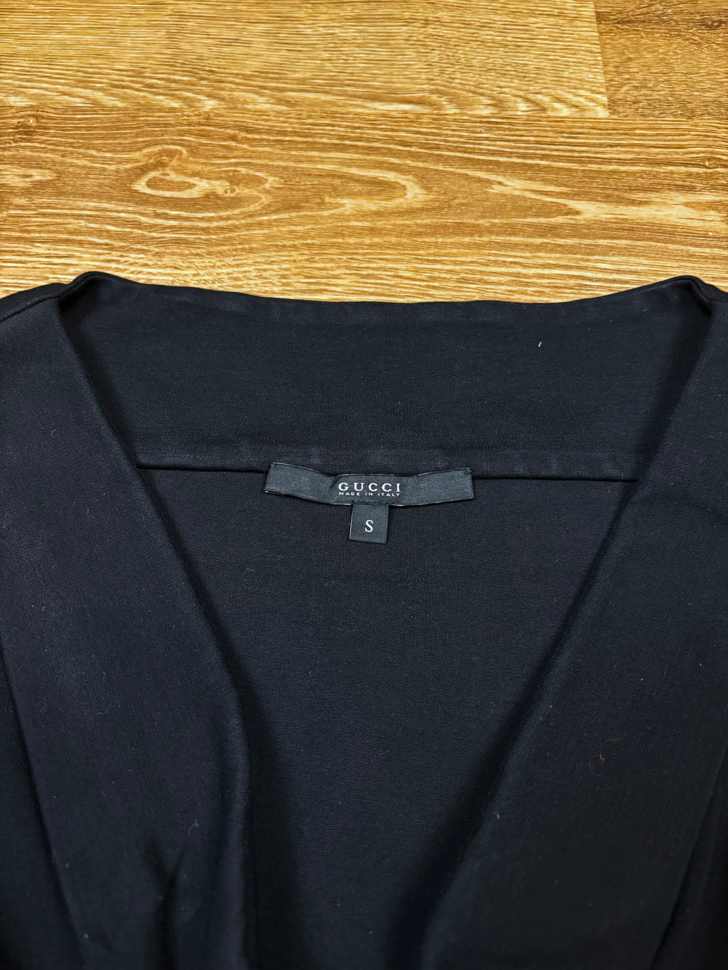 Top sin mangas con hebilla negro Gucci SS2008