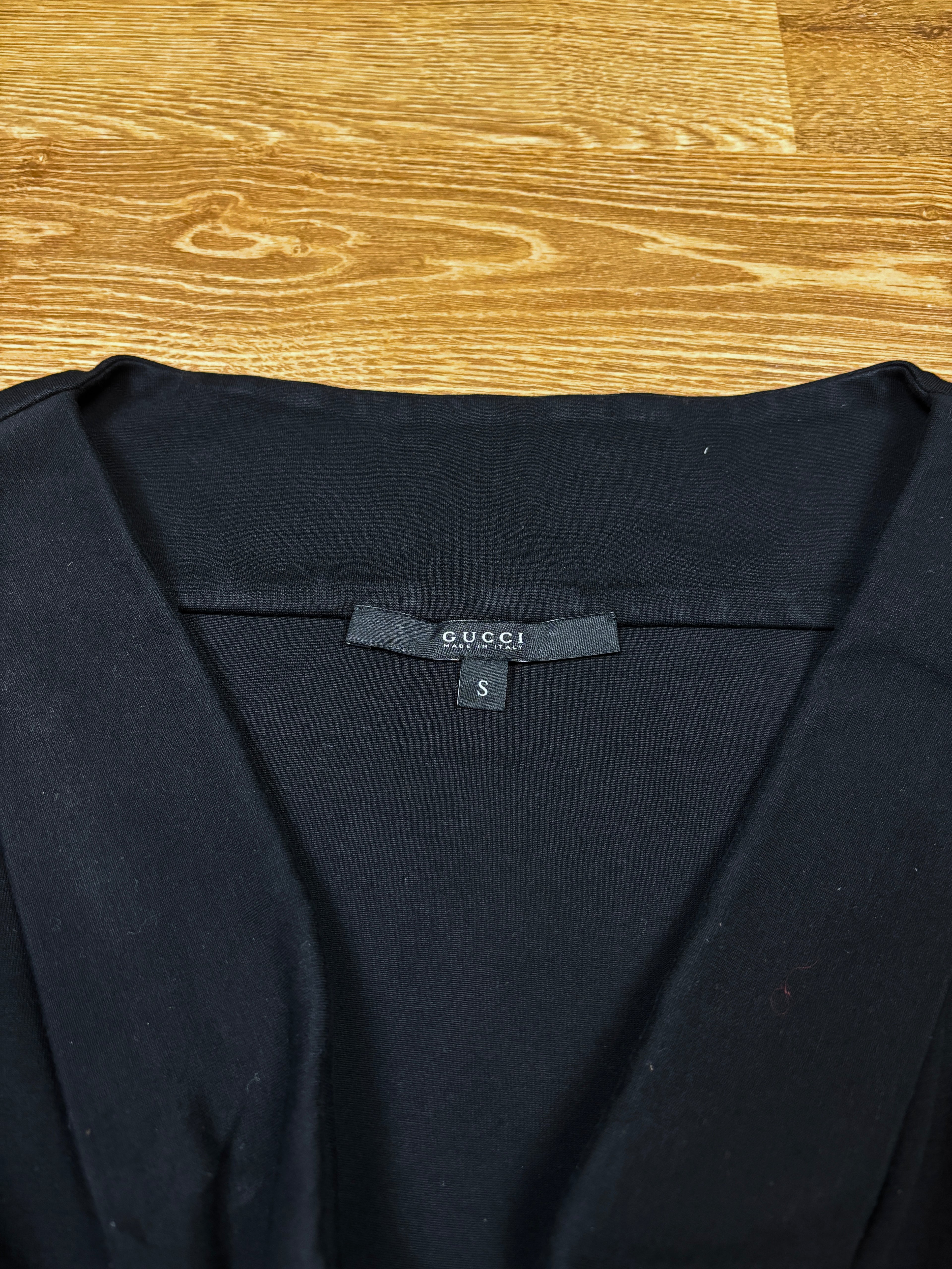 Top sin mangas con hebilla negro Gucci SS2008