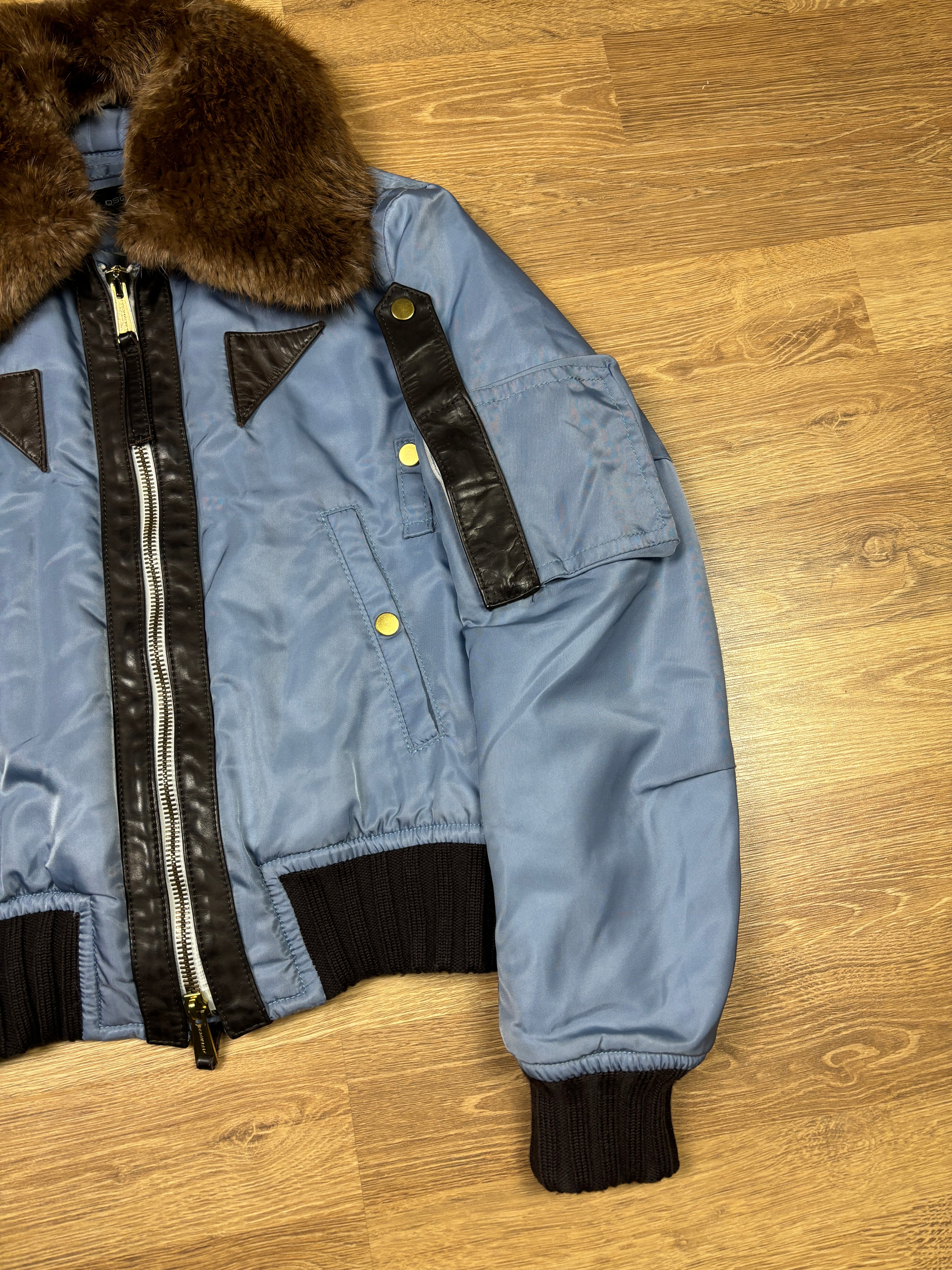 Chaqueta bomber con cuello de piel Dsquared2 de la pasarela AW2004