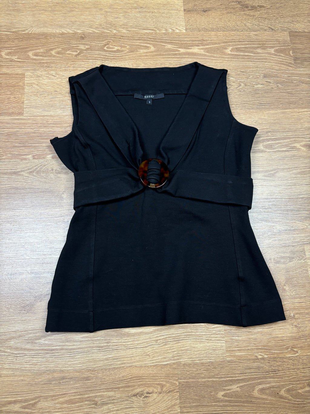 Top sin mangas con hebilla negro Gucci SS2008
