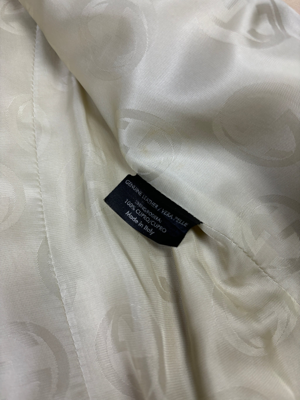 Abrigo de cuero color crema Gucci de los 2000
