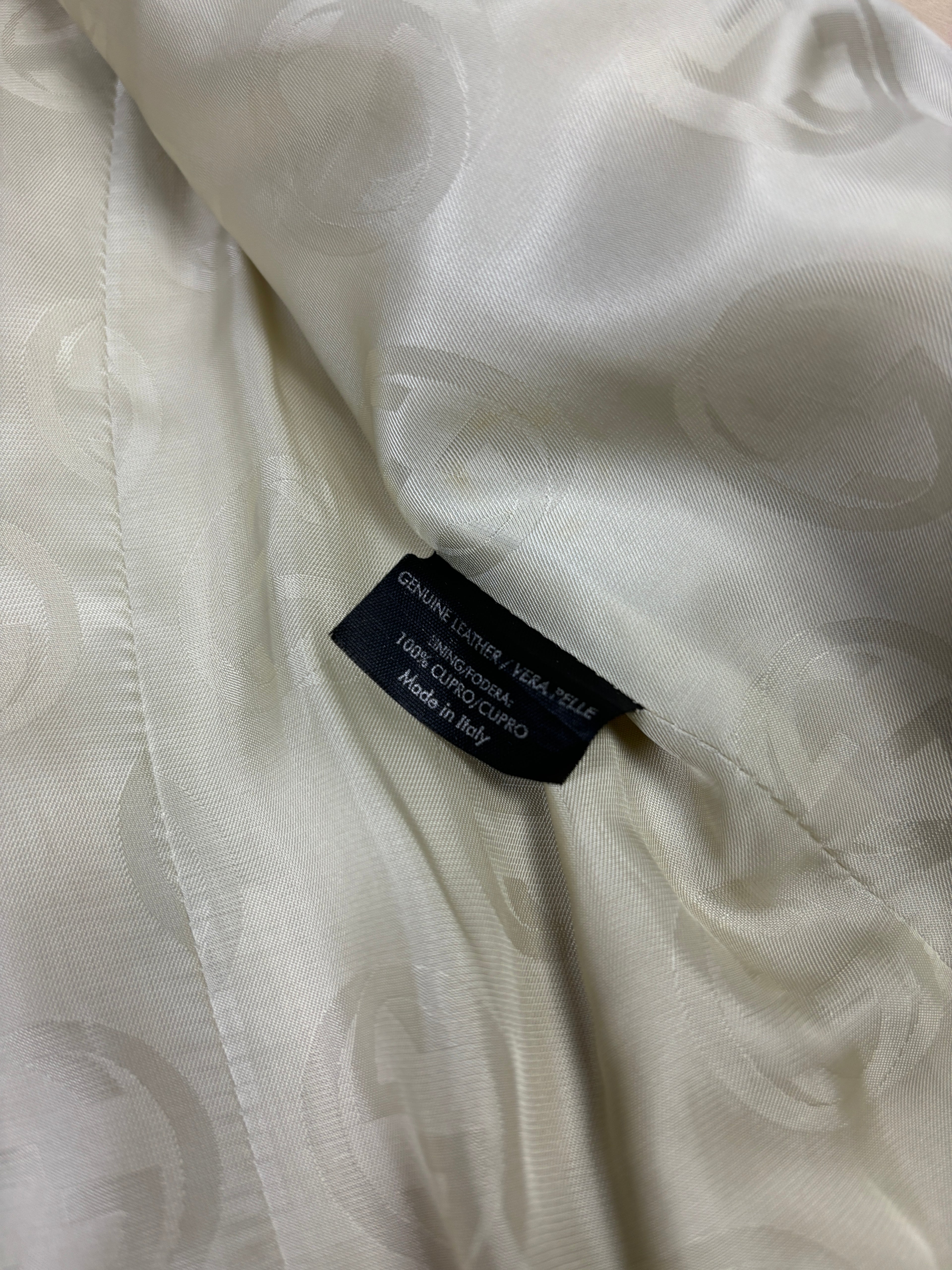 Abrigo de cuero color crema Gucci de los 2000