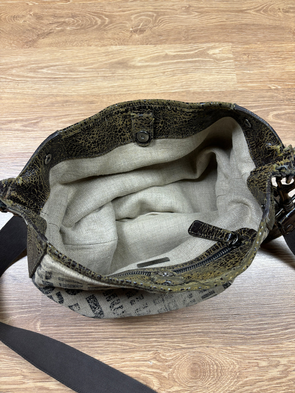Bolso de hombro Miu Miu de lona y piel craquelada con logo