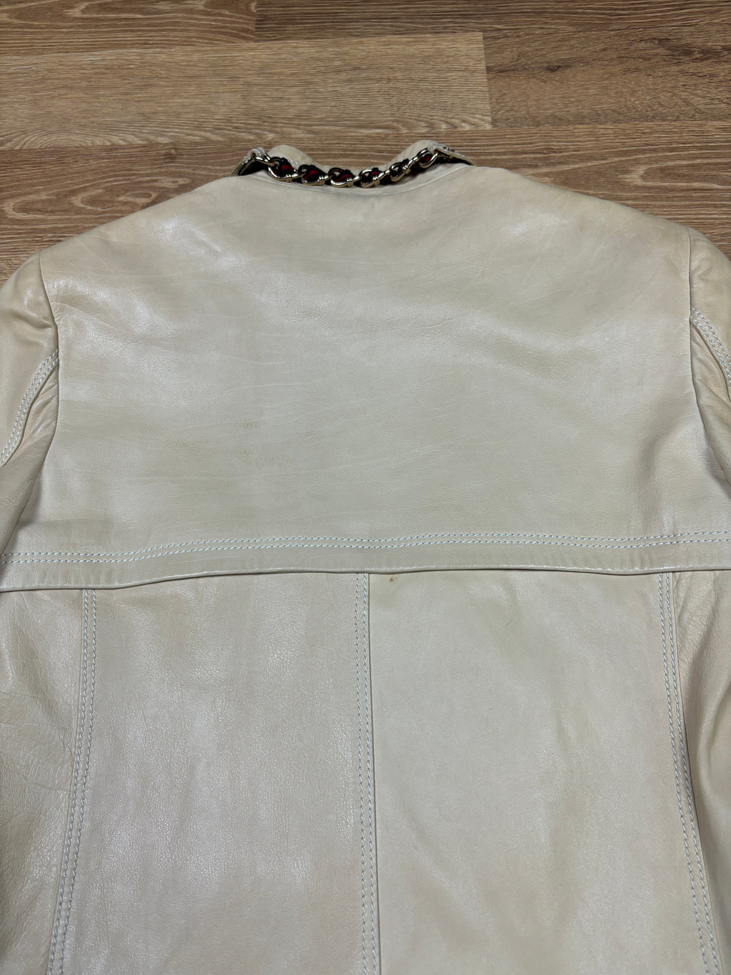 Abrigo de cuero color crema Gucci de los 2000