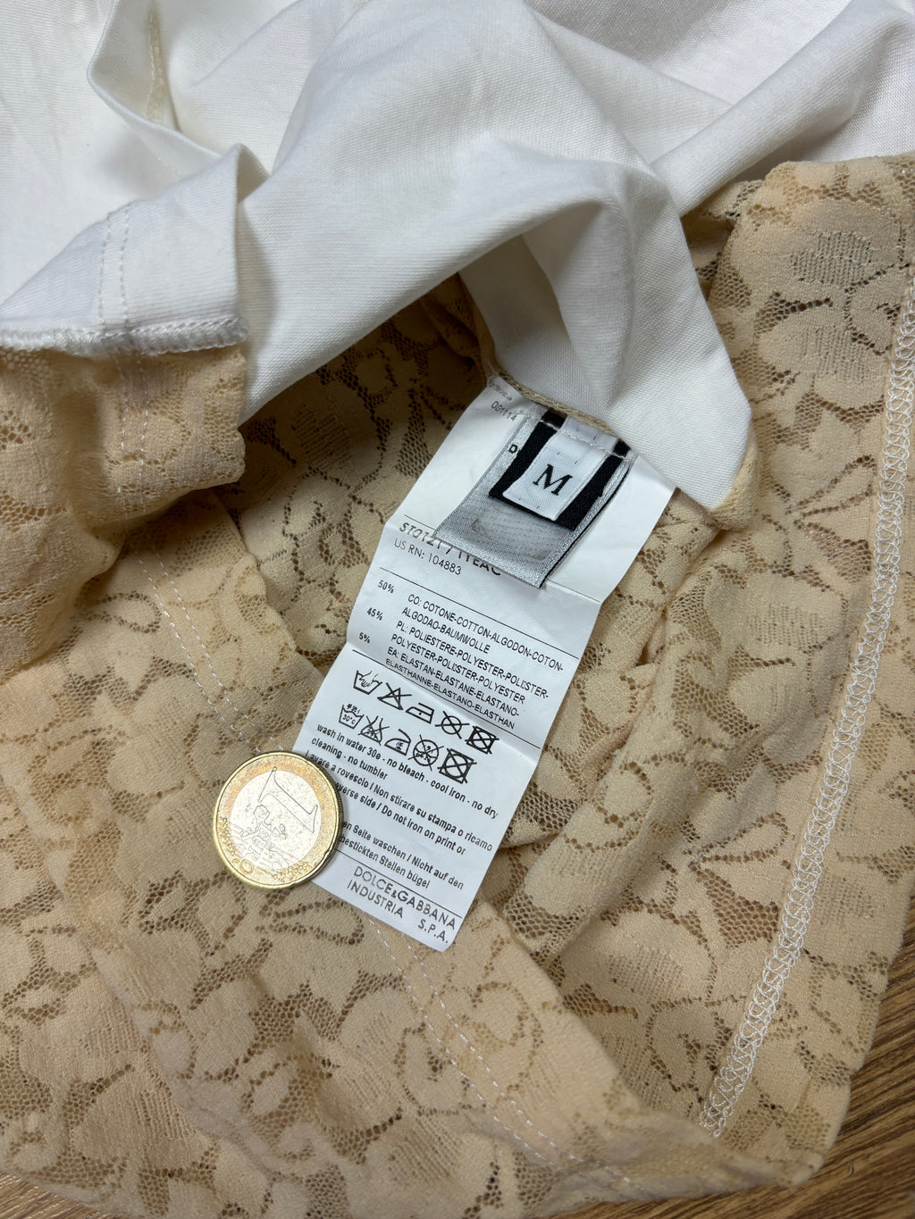 Camiseta Dolce & Gabbana "¡Sálvame!" con encaje en la espalda