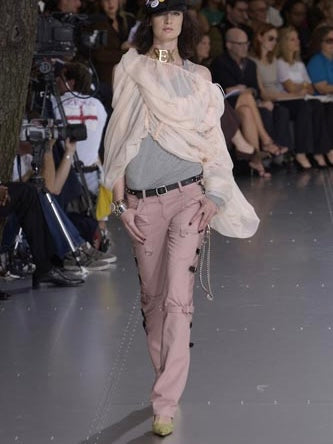 Pantalones utilitarios con tiras de bondage "SEX" de Dolce & Gabbana de la pasarela SS2003