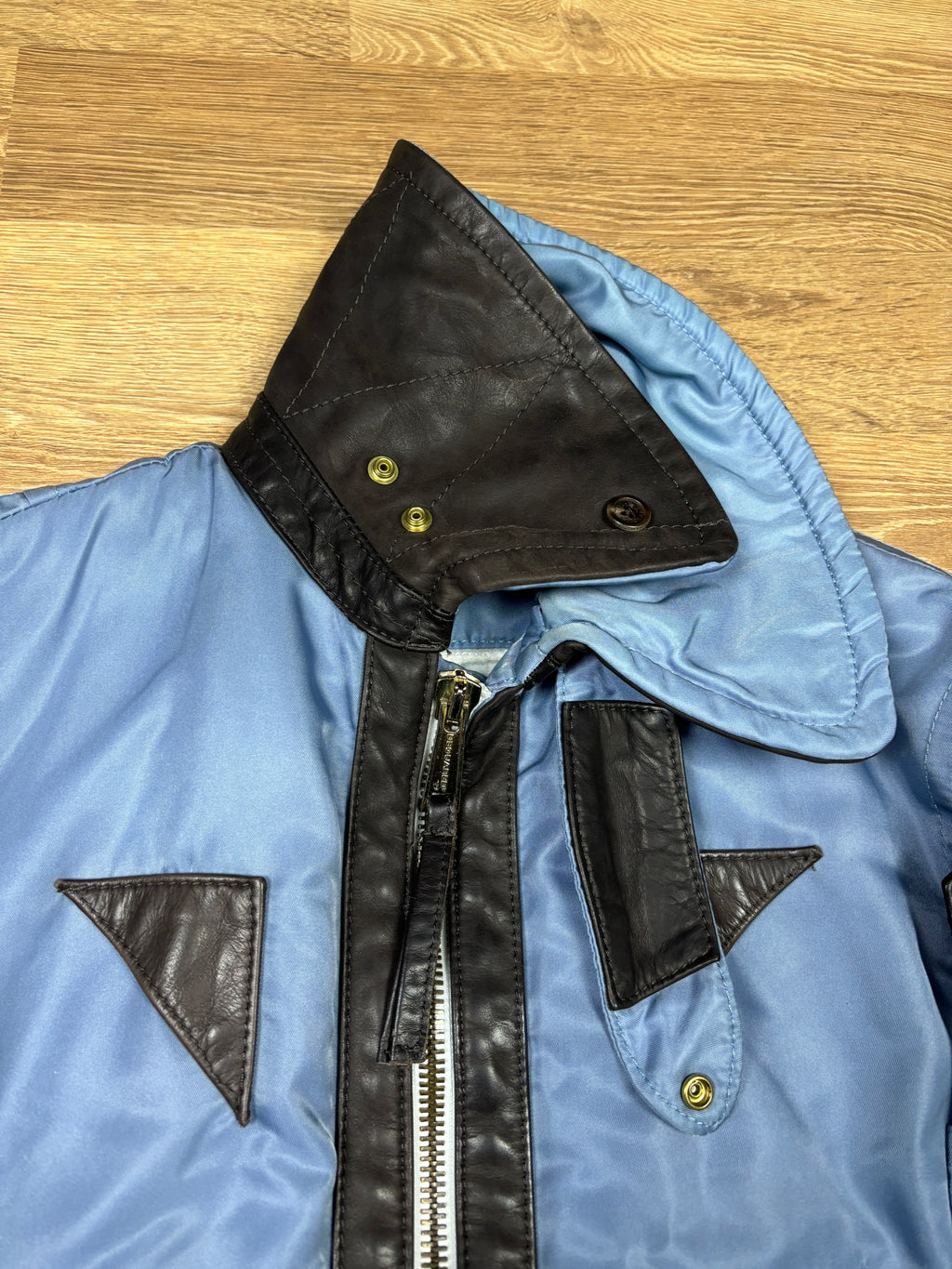 Chaqueta bomber con cuello de piel Dsquared2 de la pasarela AW2004