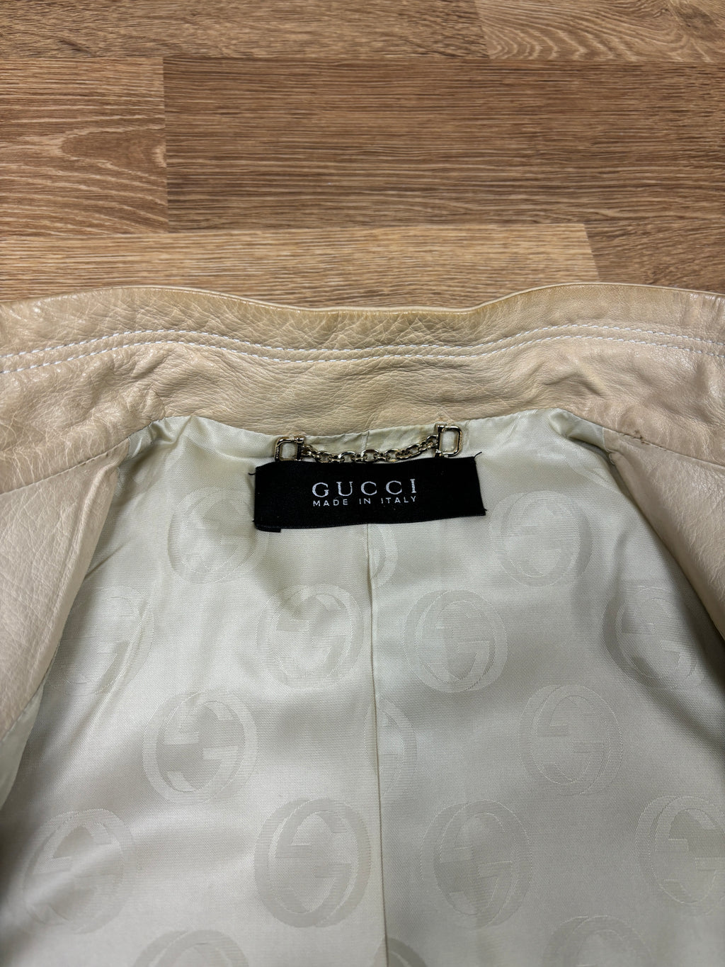 Abrigo de cuero color crema Gucci de los 2000