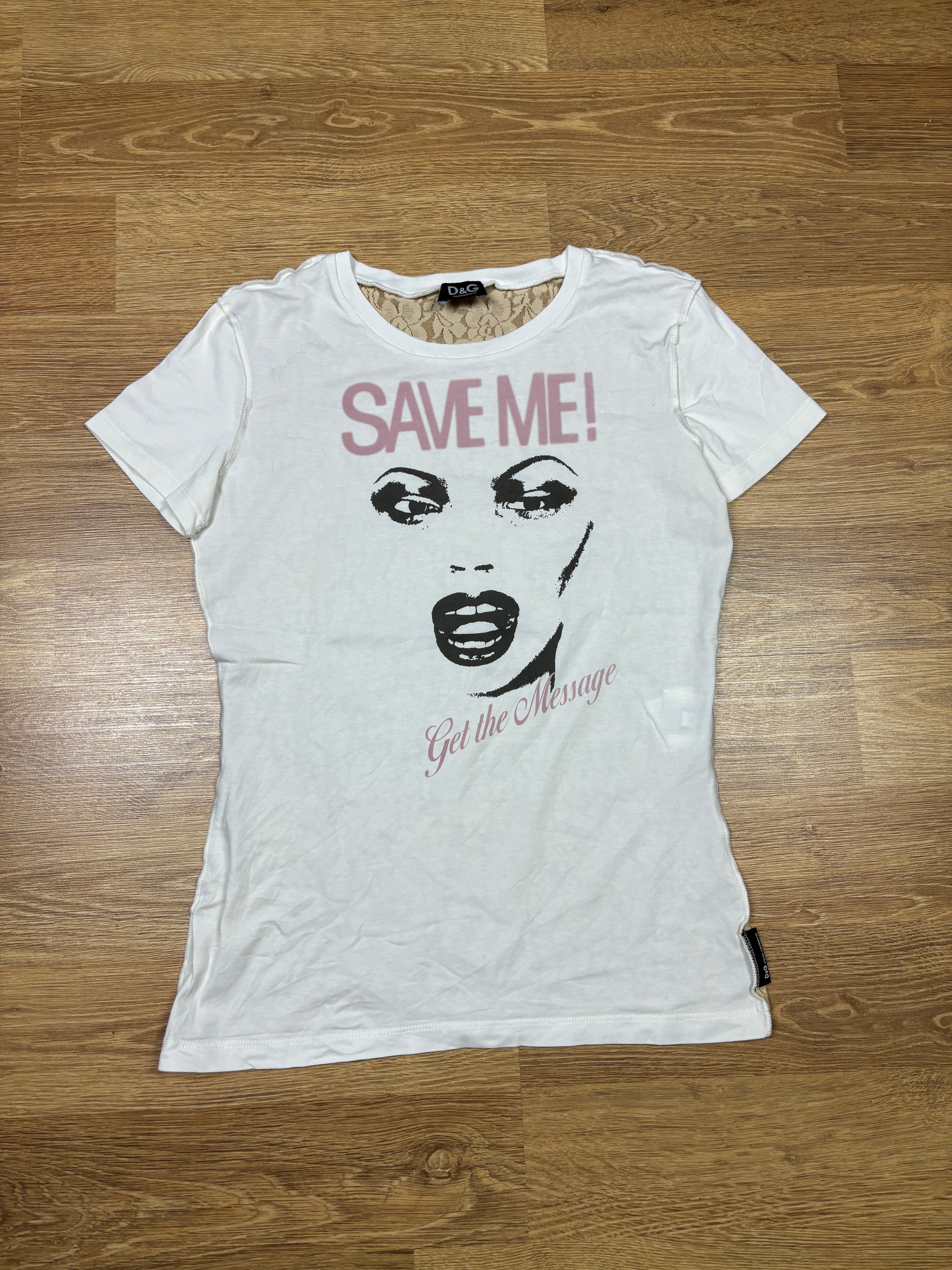 Camiseta Dolce & Gabbana "¡Sálvame!" con encaje en la espalda