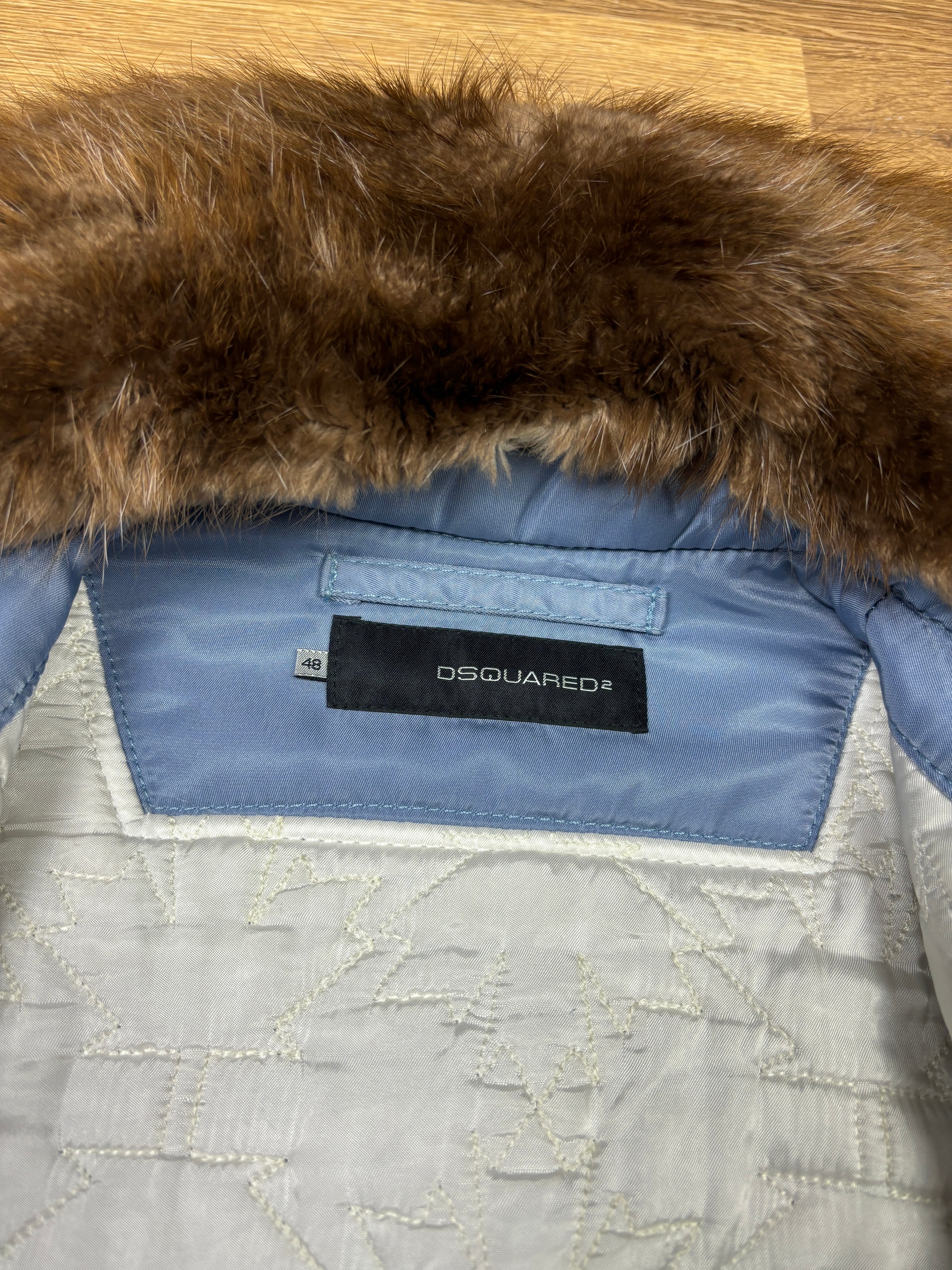 Chaqueta bomber con cuello de piel Dsquared2 de la pasarela AW2004