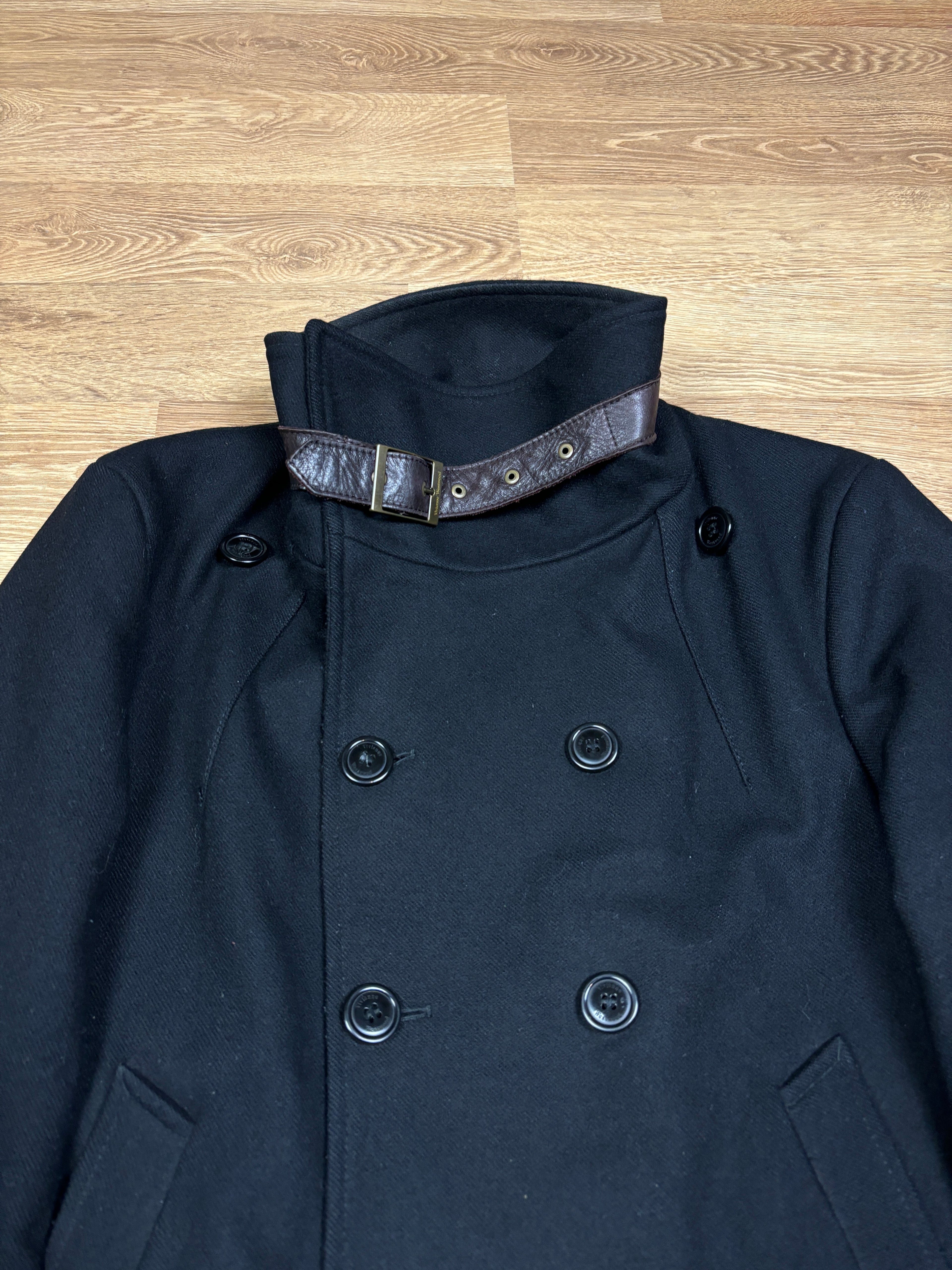 Abrigo cruzado de lana con tiras de Vivienne Westwood