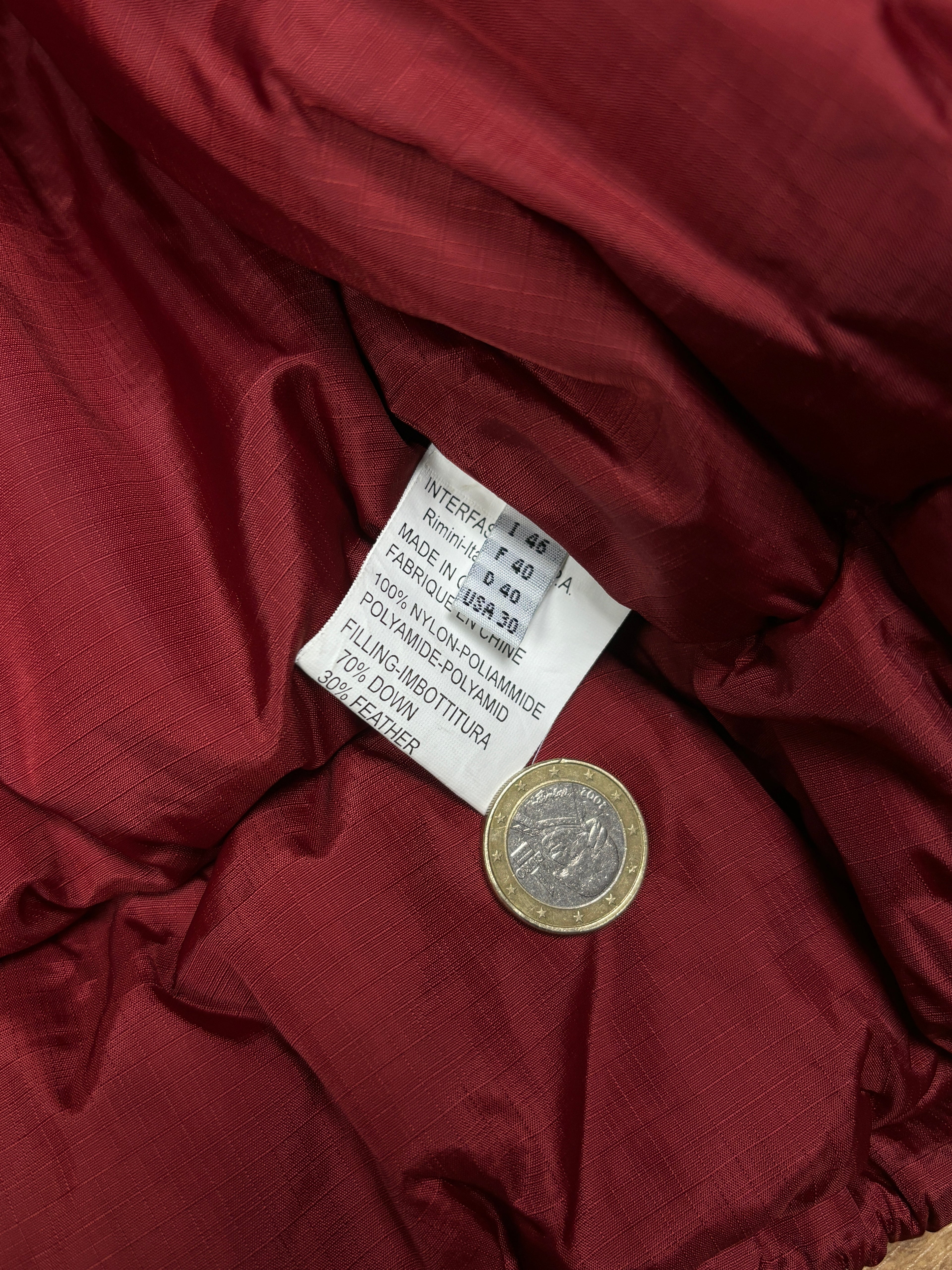 Chaqueta de plumas corta roja Marithé François Girbaud de los 2000