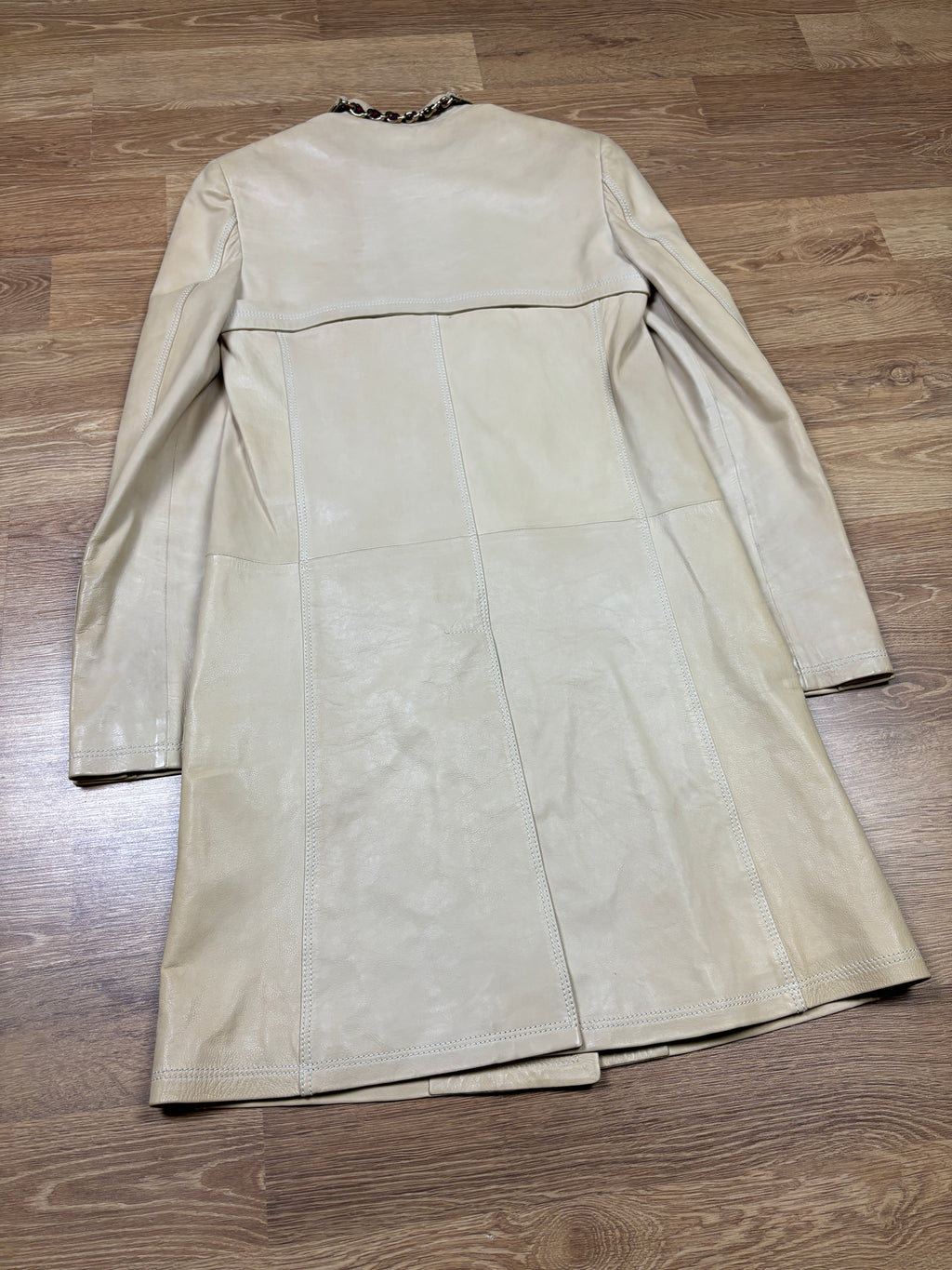 Abrigo de cuero color crema Gucci de los 2000