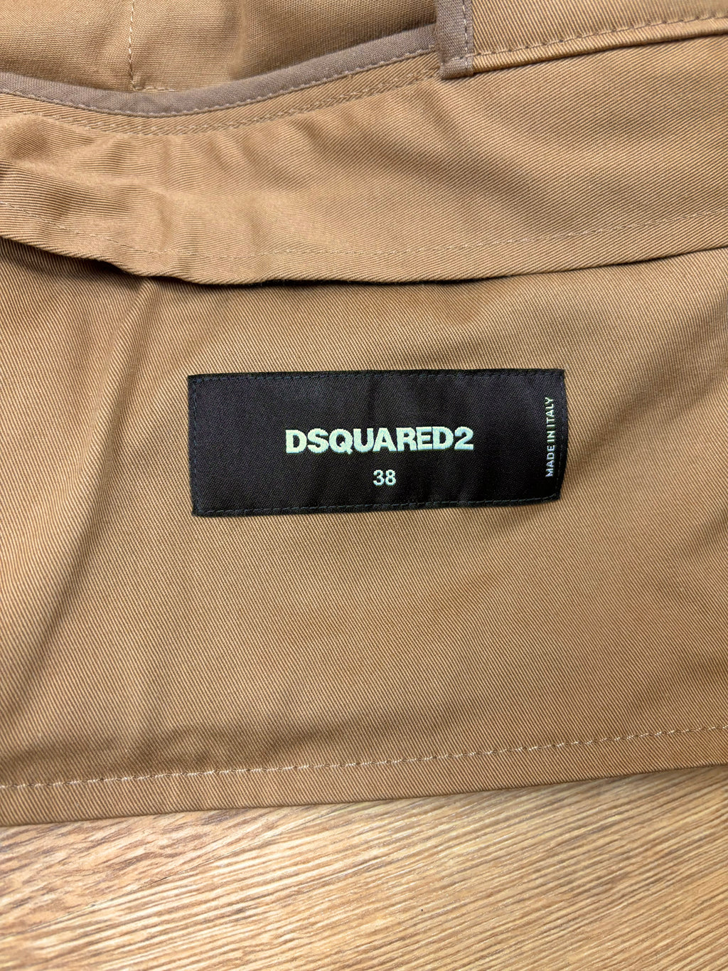 Chaqueta utilitaria Dsquared2 con múltiples bolsillos y espalda tipo corsé