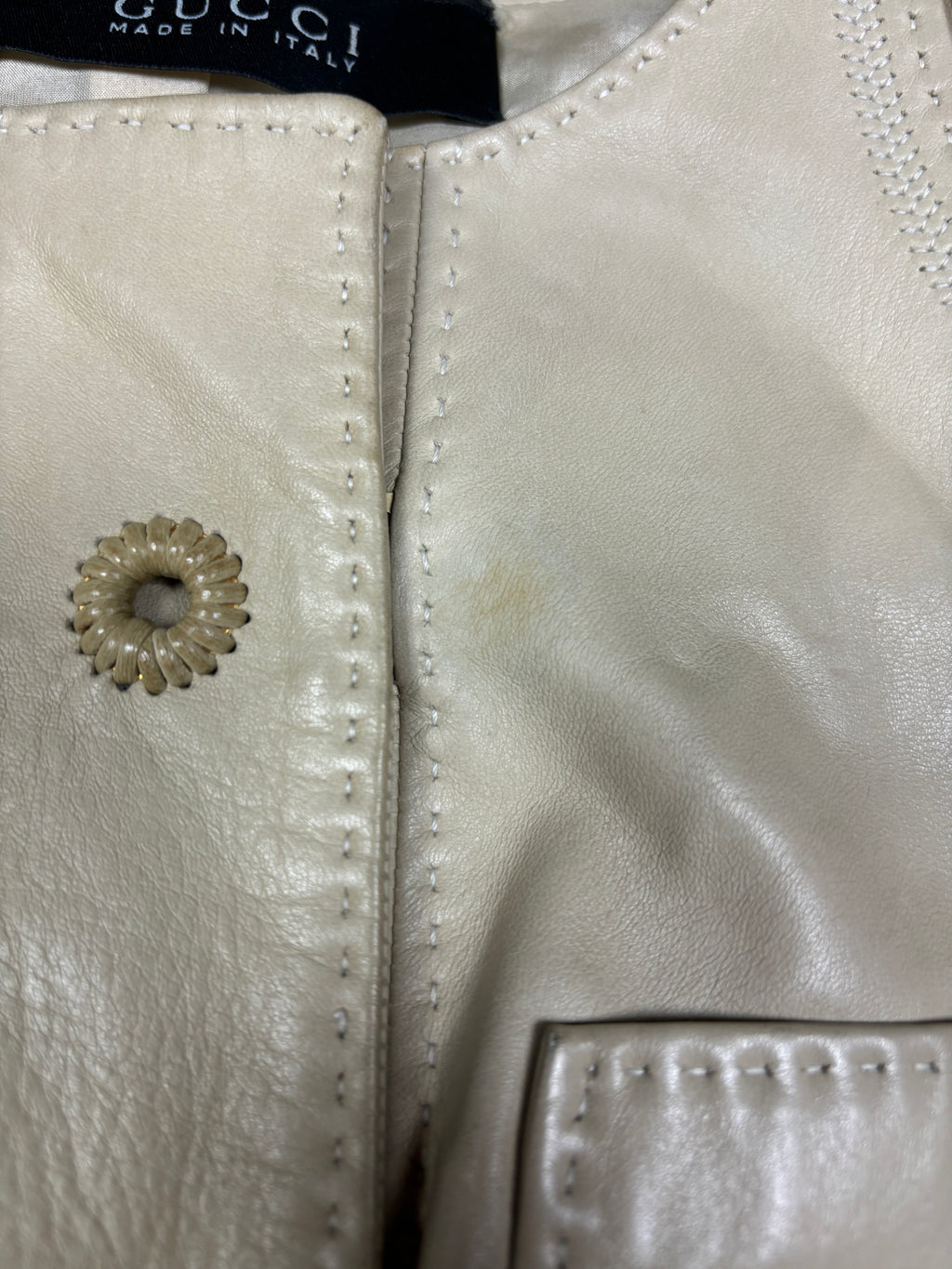 Chaqueta de cuero color crema Gucci Era Frida Giannini