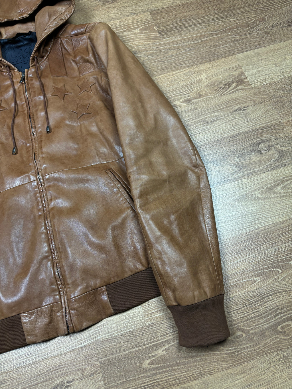 Chaqueta de cuero con capucha Diesel Black Gold y parches de estrellas marrones