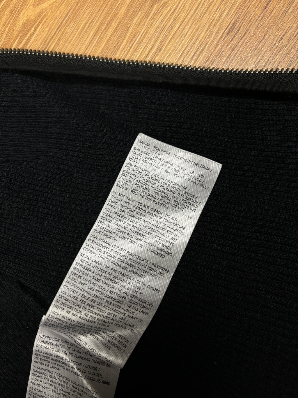Suéter de punto con cremallera y logo MM6 de Maison Margiela