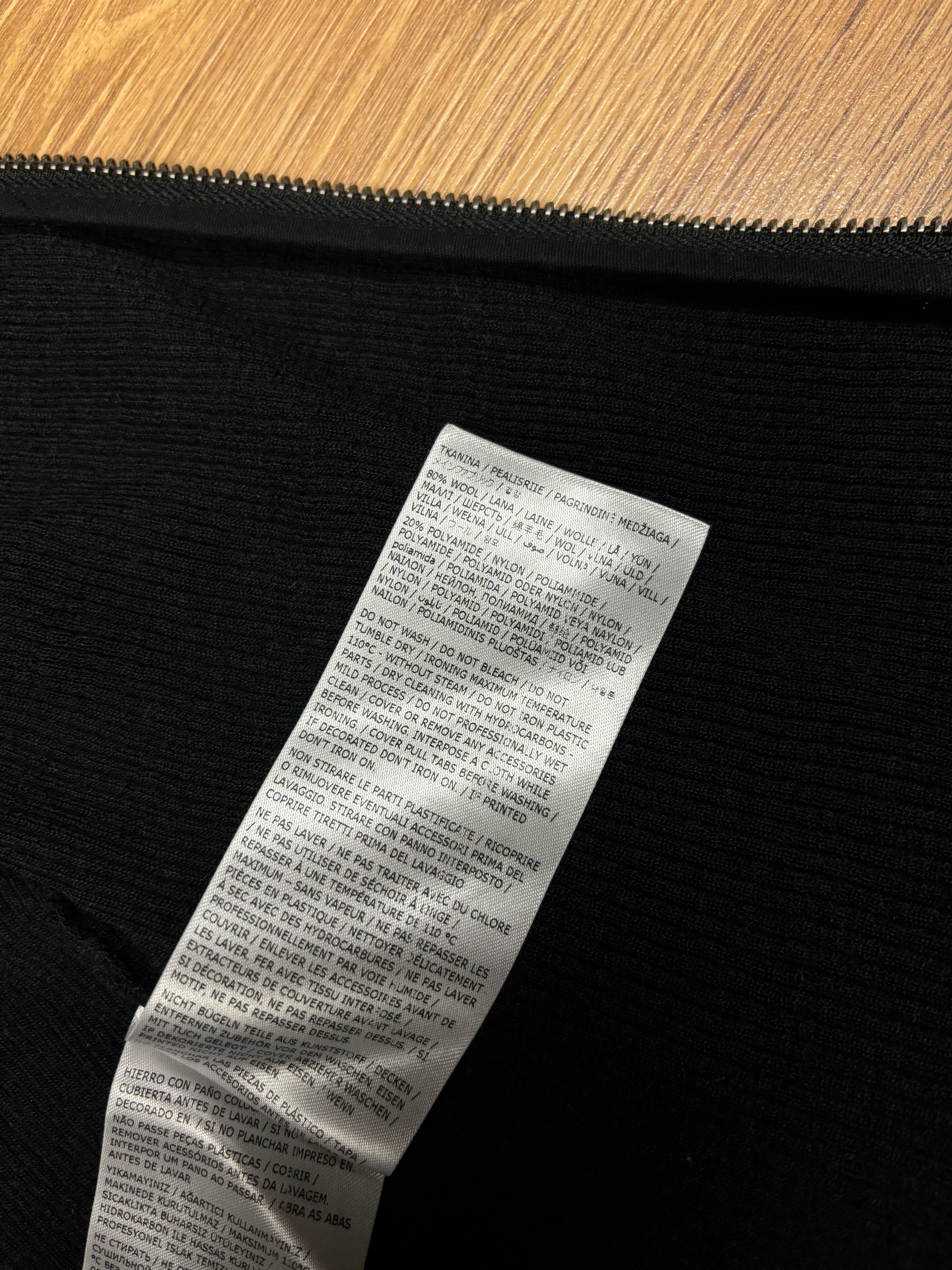 Suéter de punto con cremallera y logo MM6 de Maison Margiela