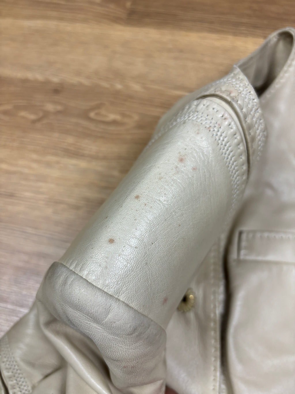 Chaqueta de cuero color crema Gucci Era Frida Giannini