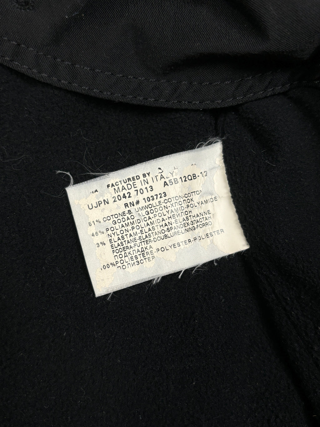 Chaqueta con capucha y cremallera técnica asimétrica Armani Jeans de los 2000