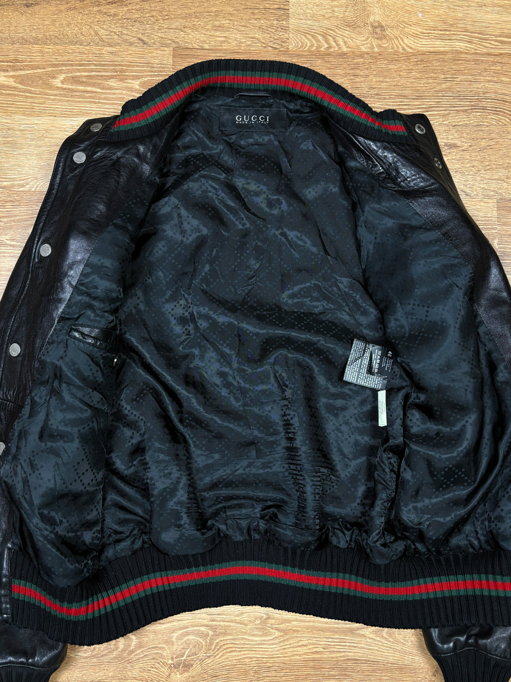 Chaqueta bomber de piel con franja web de Gucci de los 2000