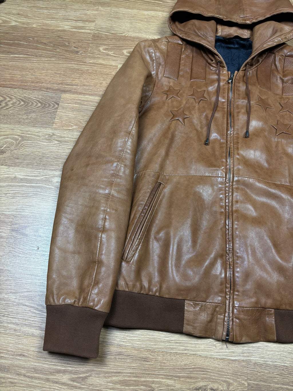 Chaqueta de cuero con capucha Diesel Black Gold y parches de estrellas marrones