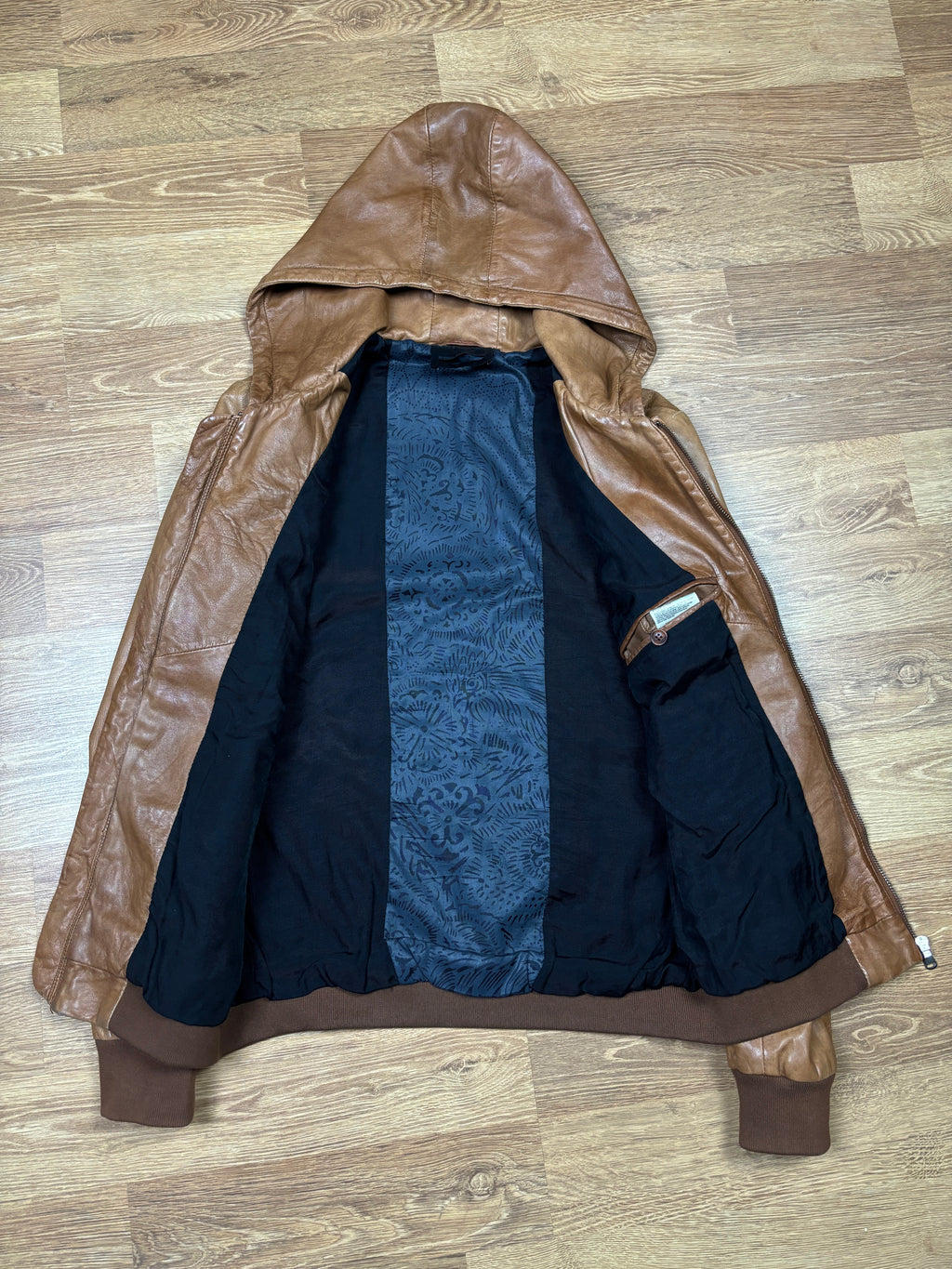 Chaqueta de cuero con capucha Diesel Black Gold y parches de estrellas marrones