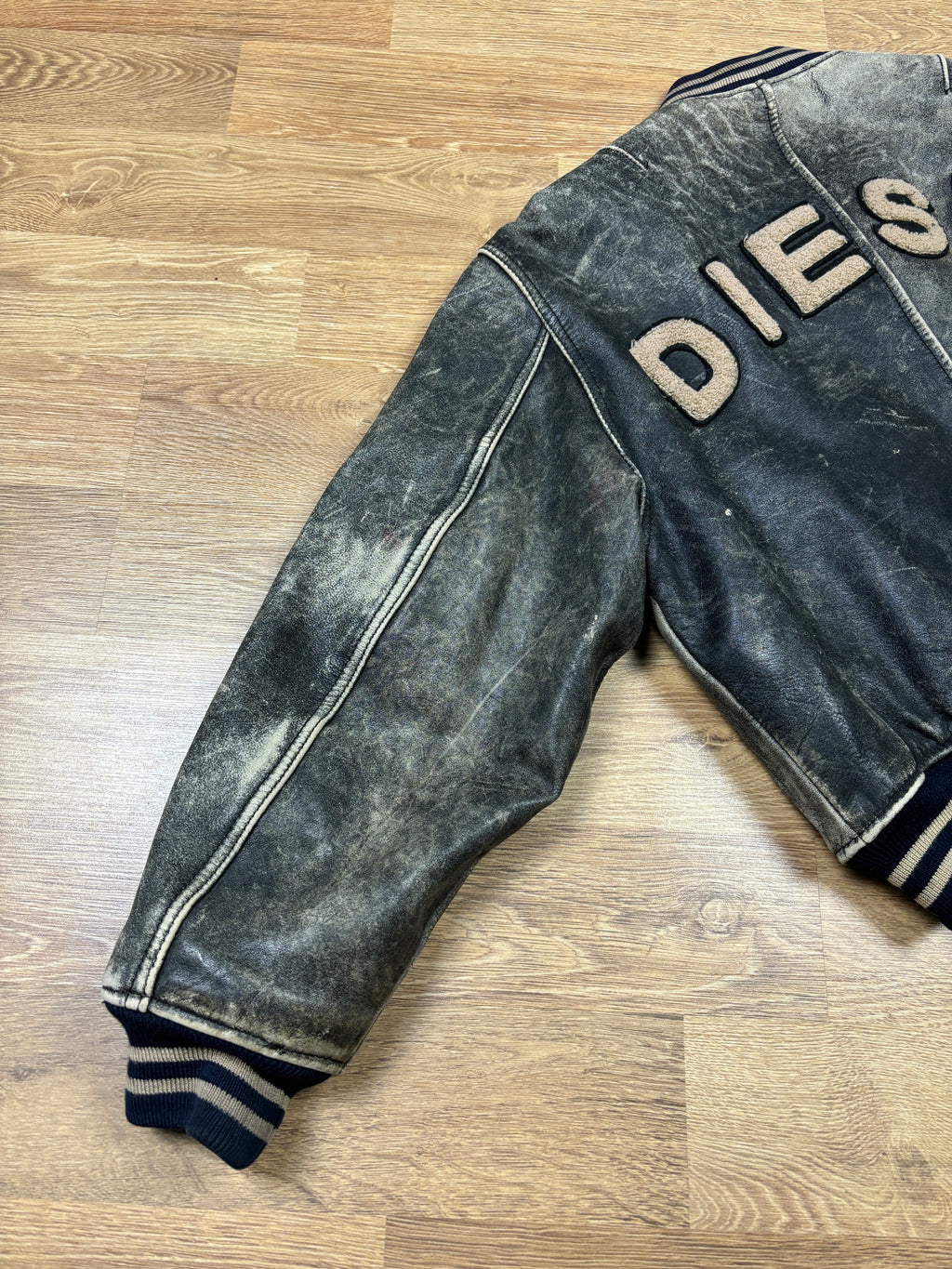 Chaqueta universitaria de cuero envejecido Diesel de los 2000