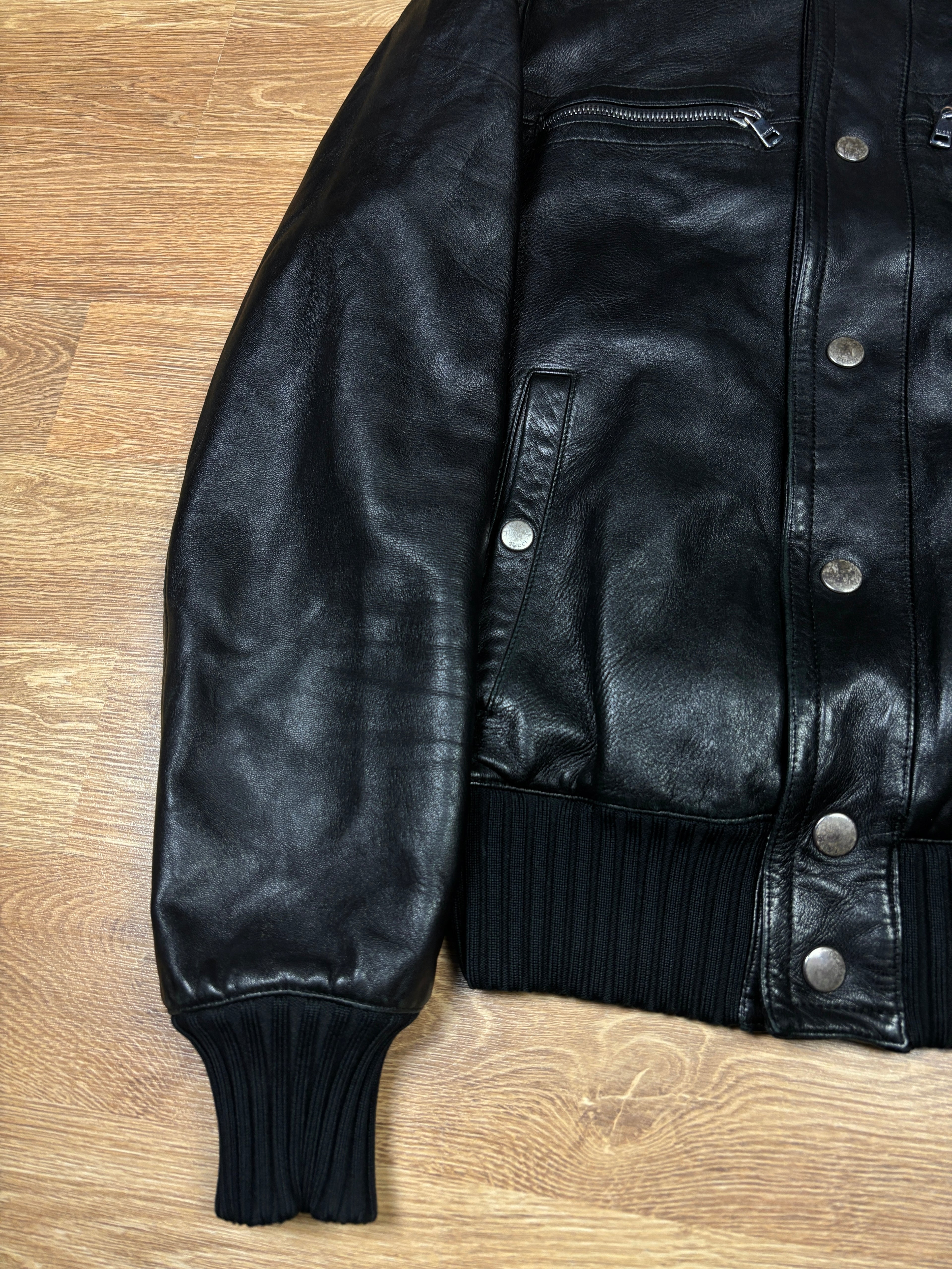 Chaqueta bomber de piel con franja web de Gucci de los 2000