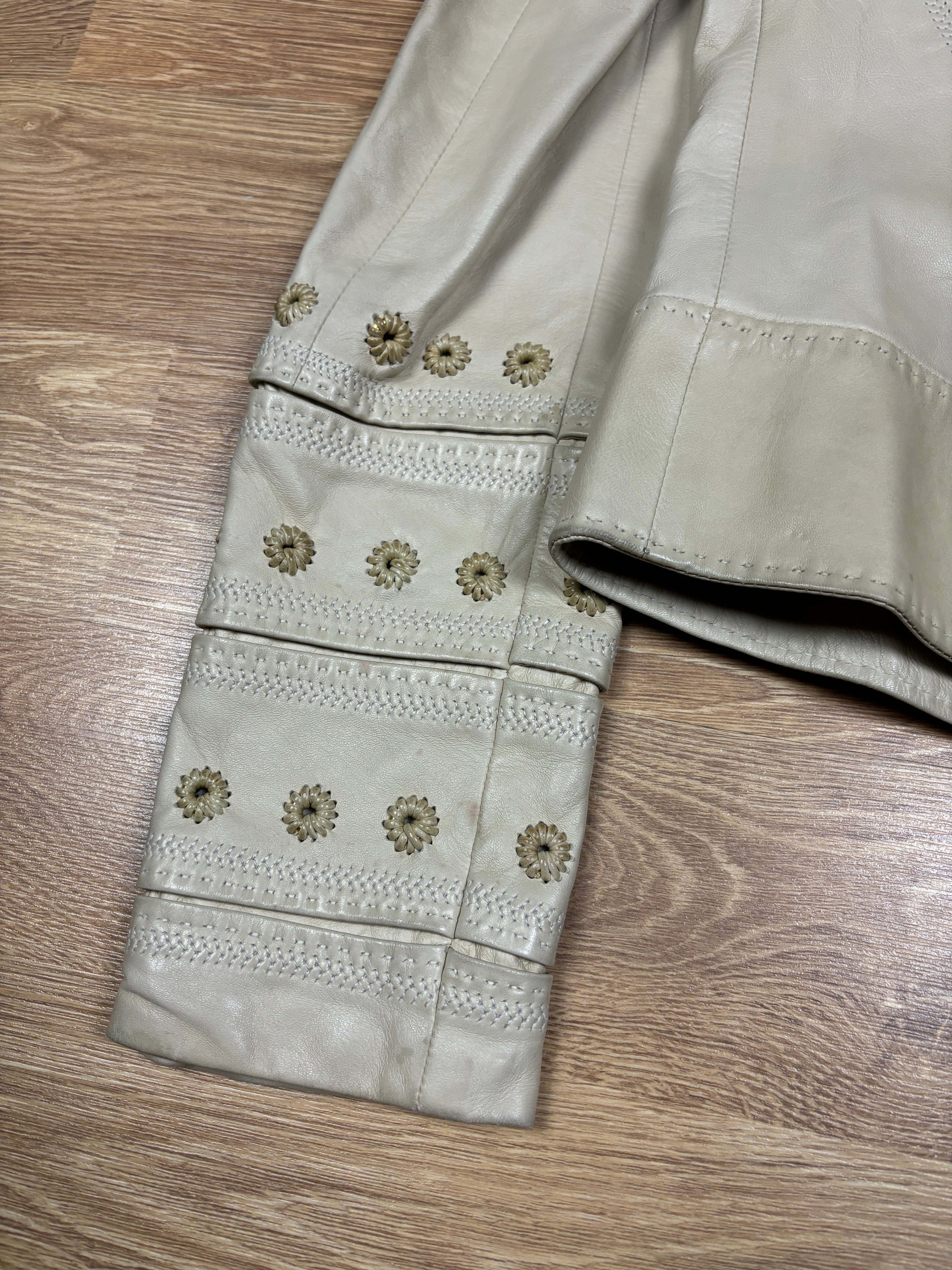 Chaqueta de cuero color crema Gucci Era Frida Giannini